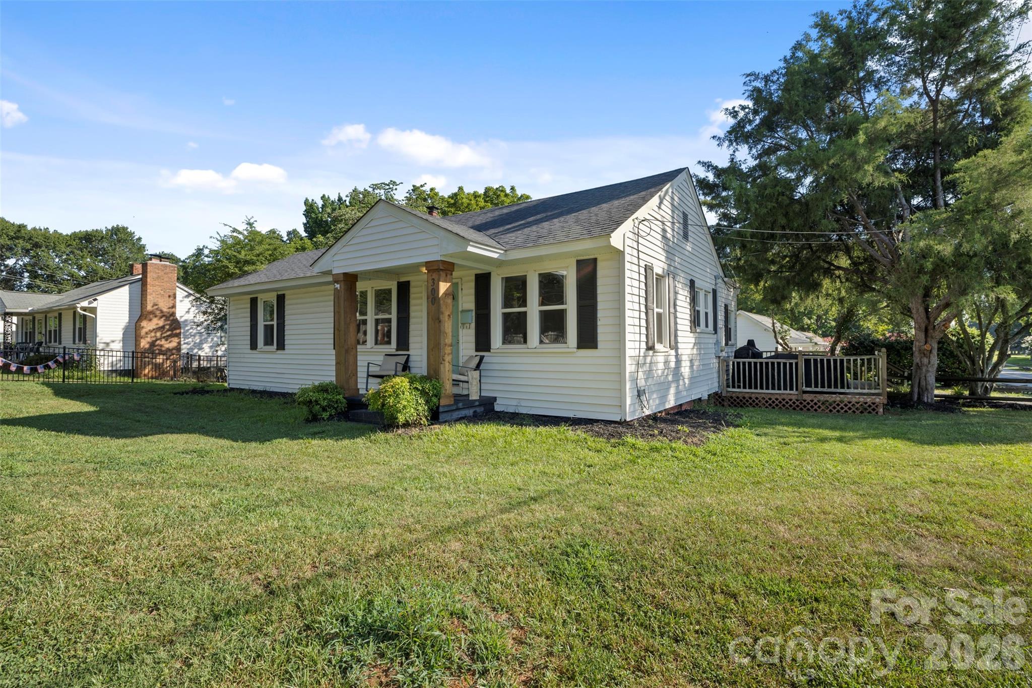 300 Harris Street Property Photo 4