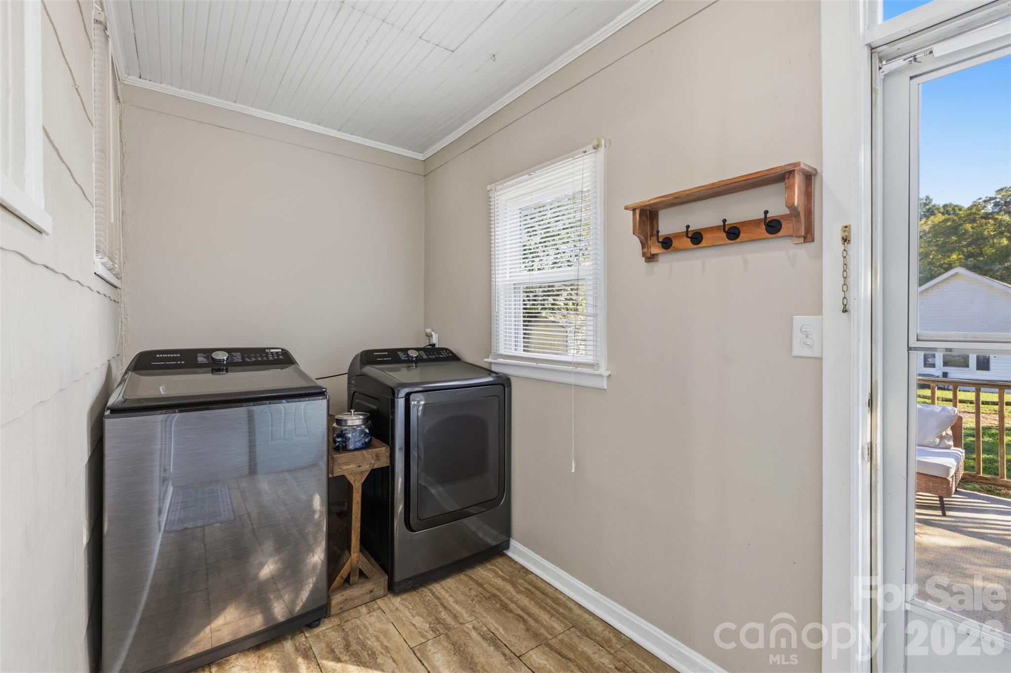 300 Harris Street Property Photo 7