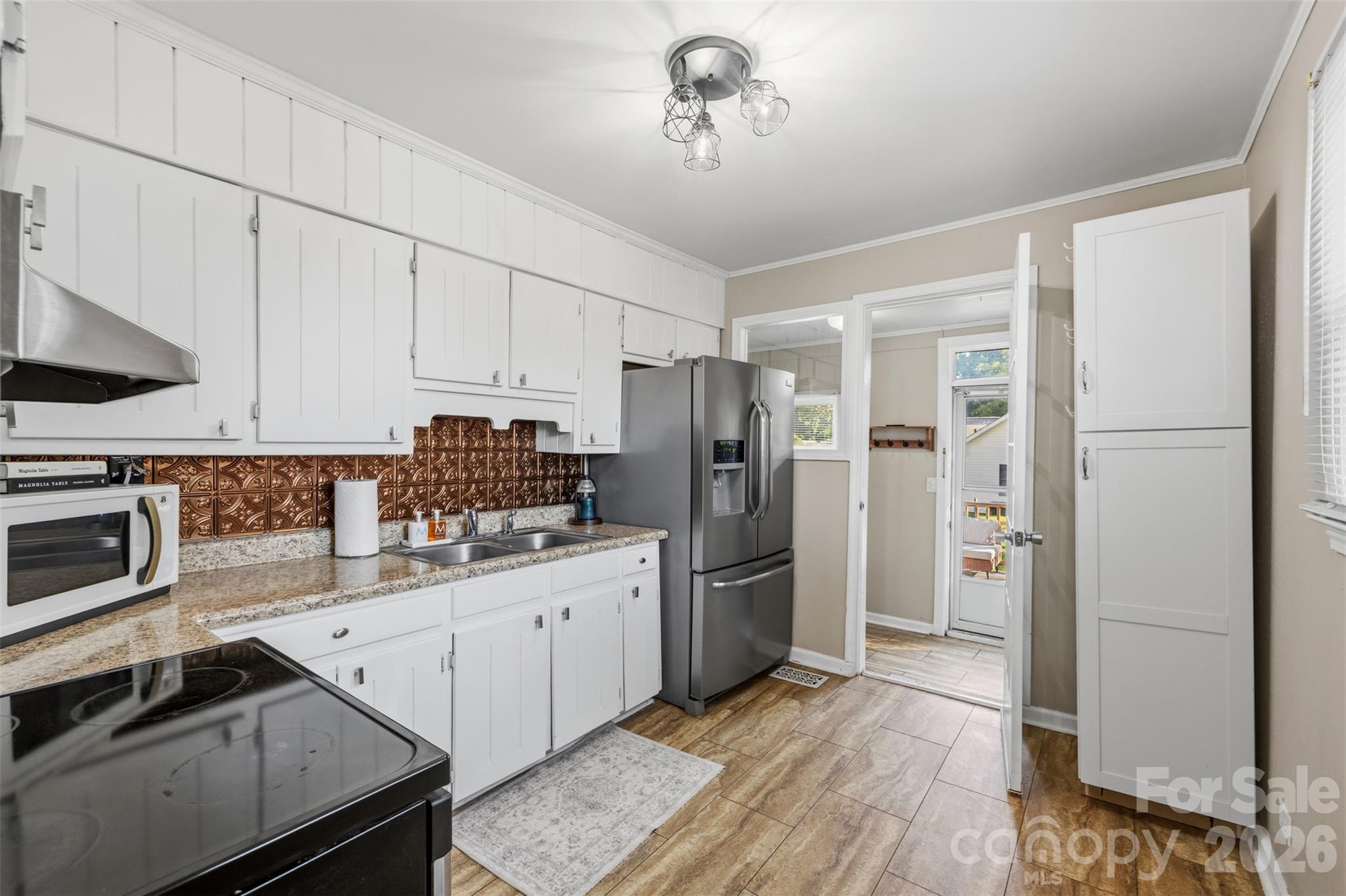300 Harris Street Property Photo 10