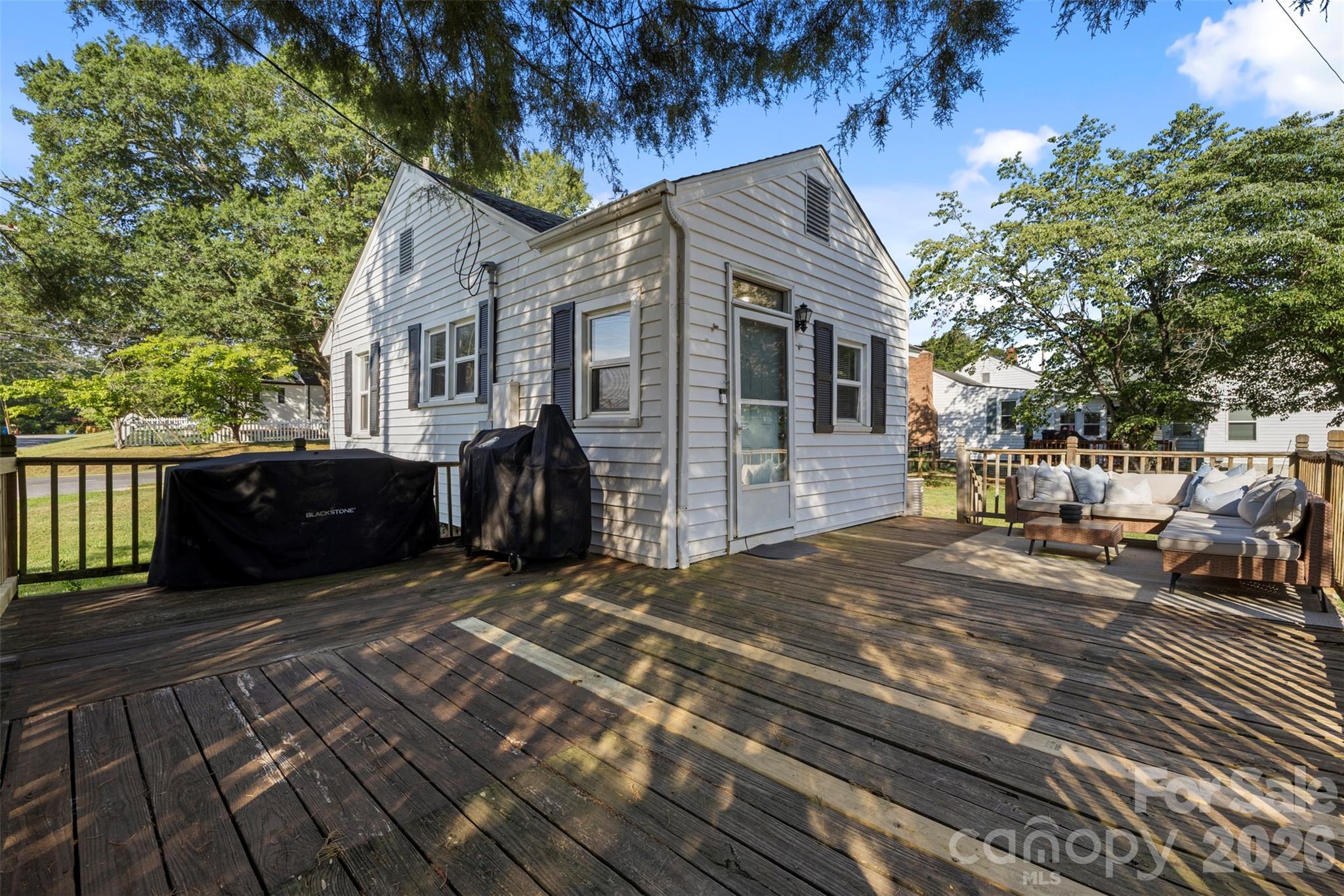 300 Harris Street Property Photo 22