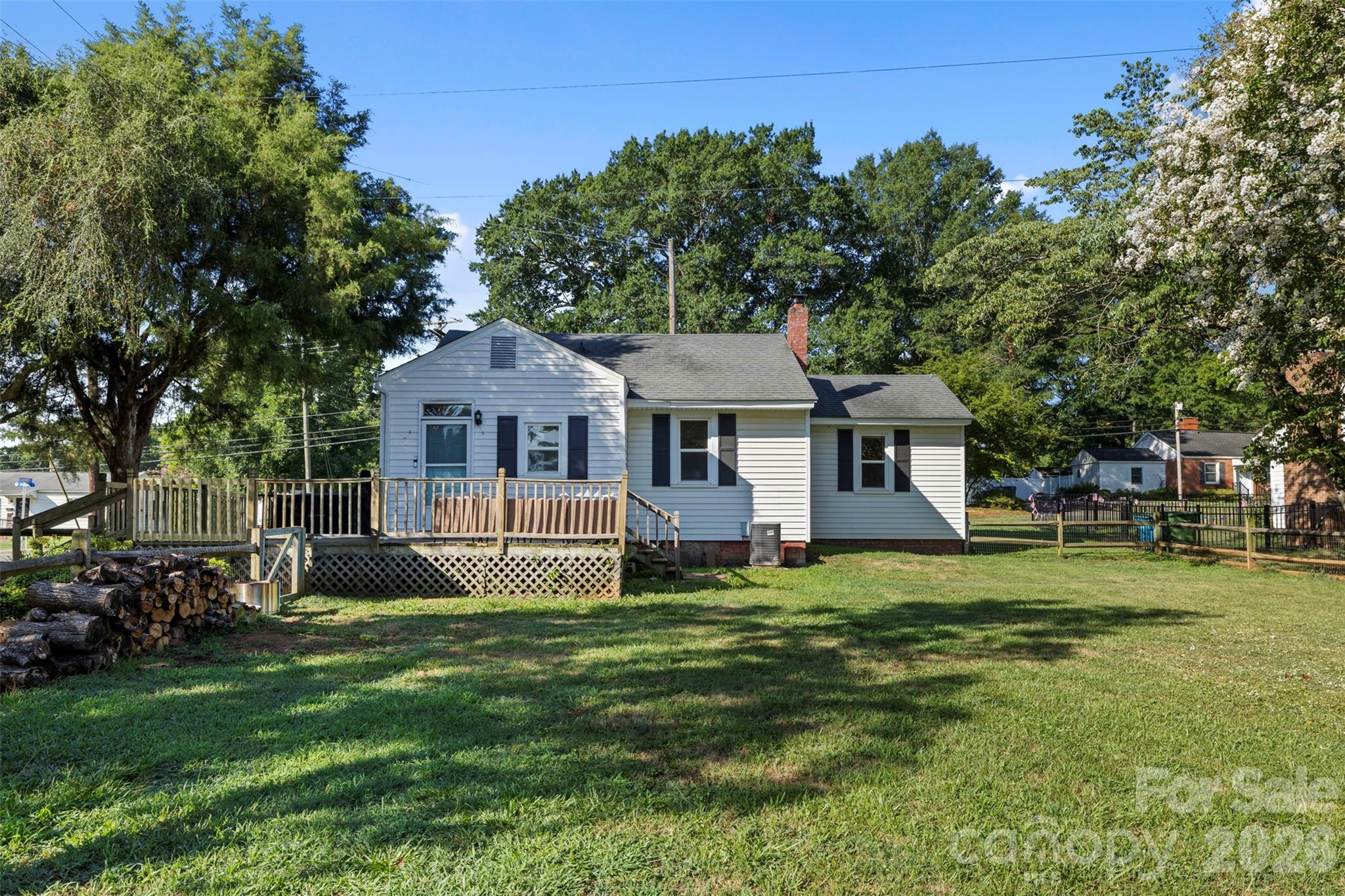 300 Harris Street Property Photo 26