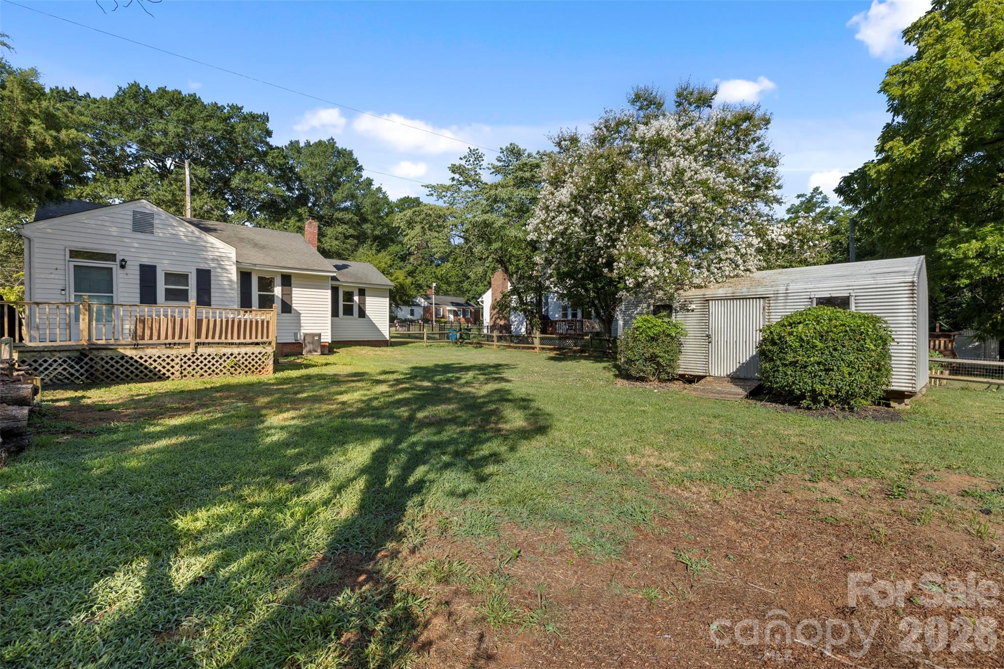 300 Harris Street Property Photo 28