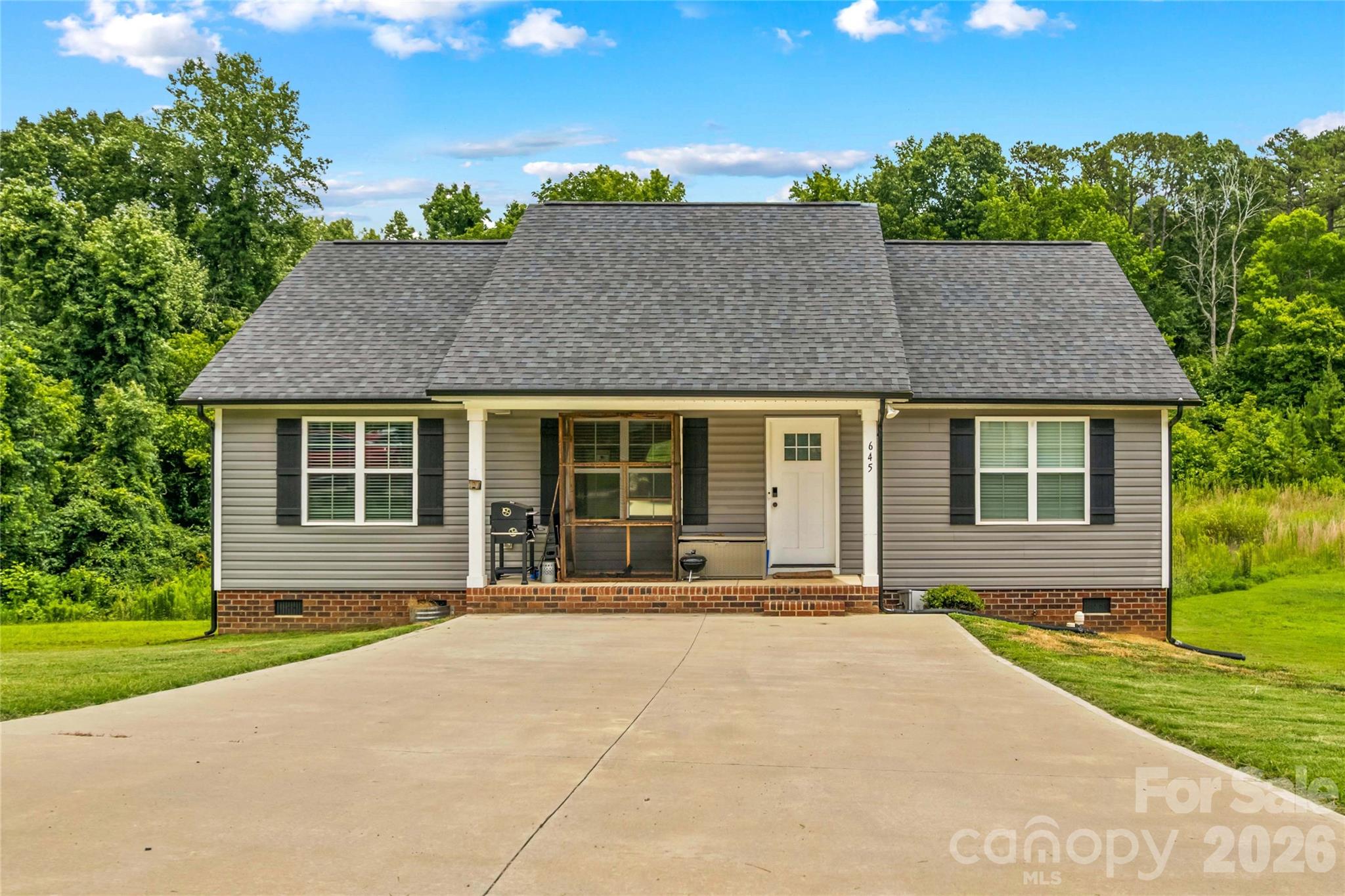645 Harry Street Property Photo 2