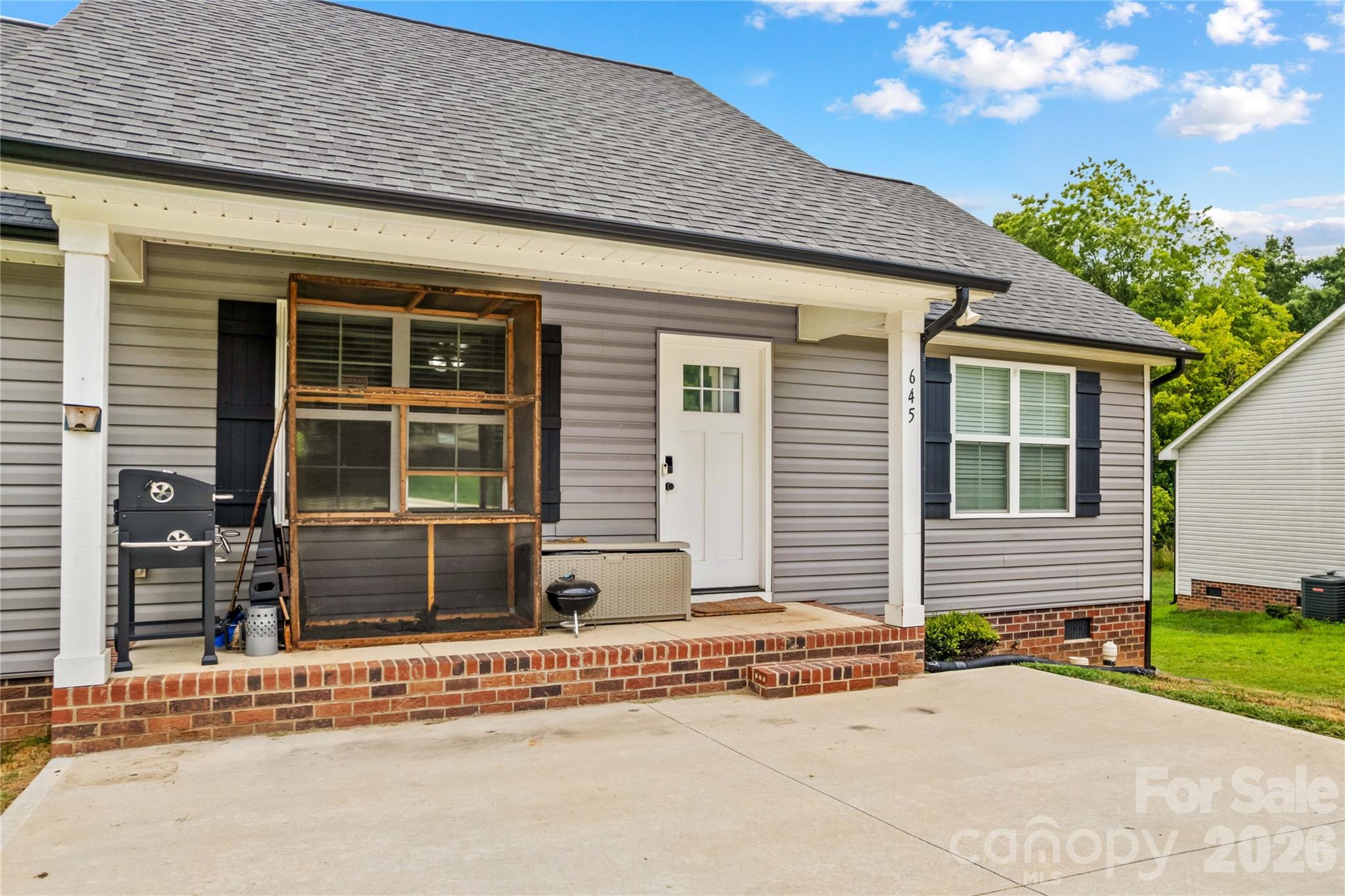 645 Harry Street Property Photo 4