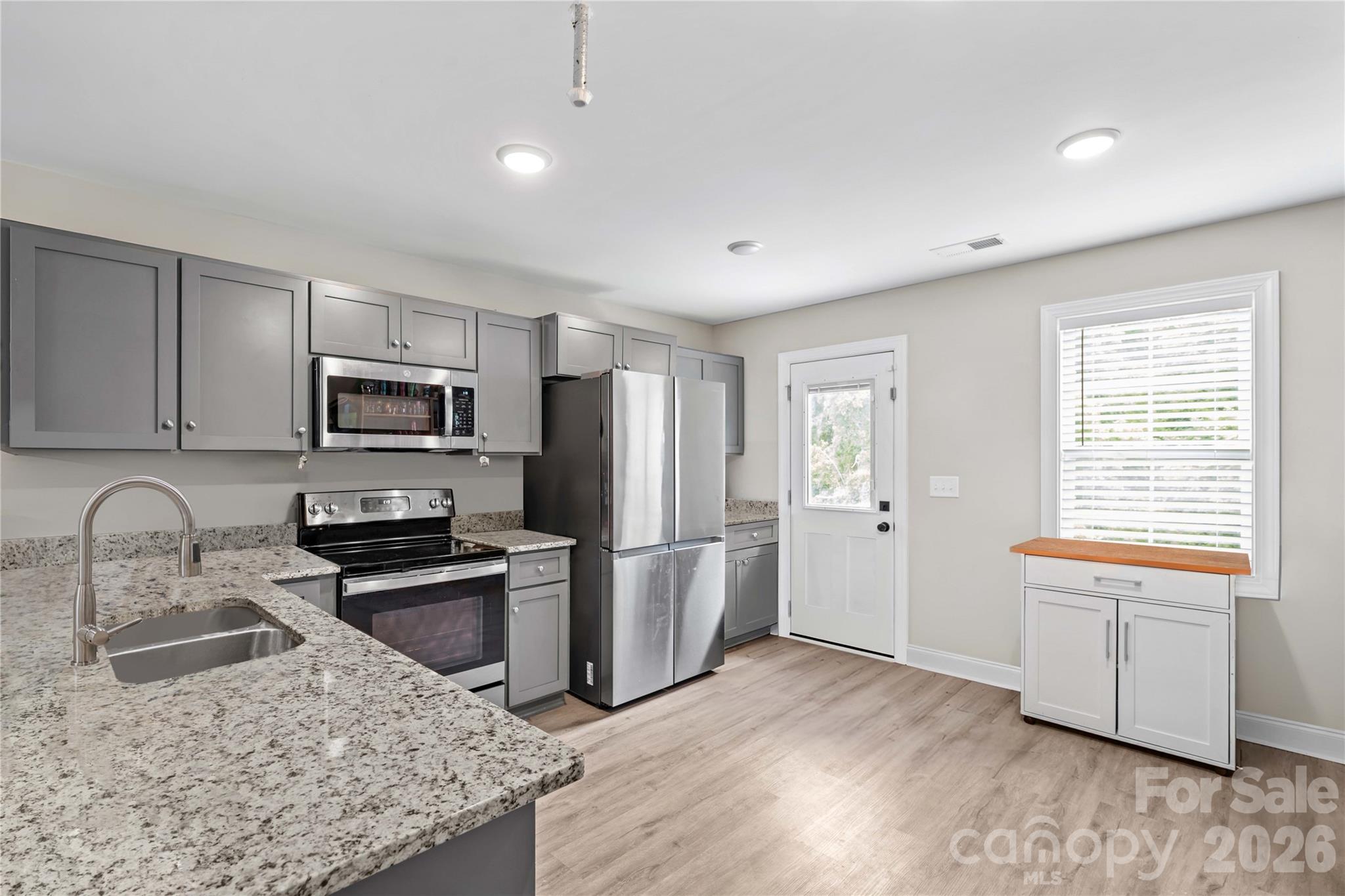 645 Harry Street Property Photo 6