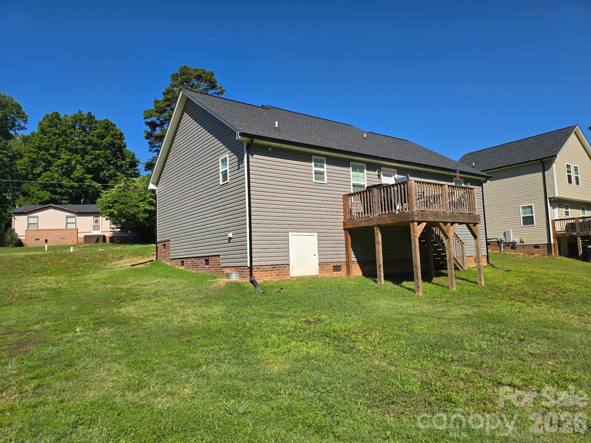645 Harry Street Property Photo 27