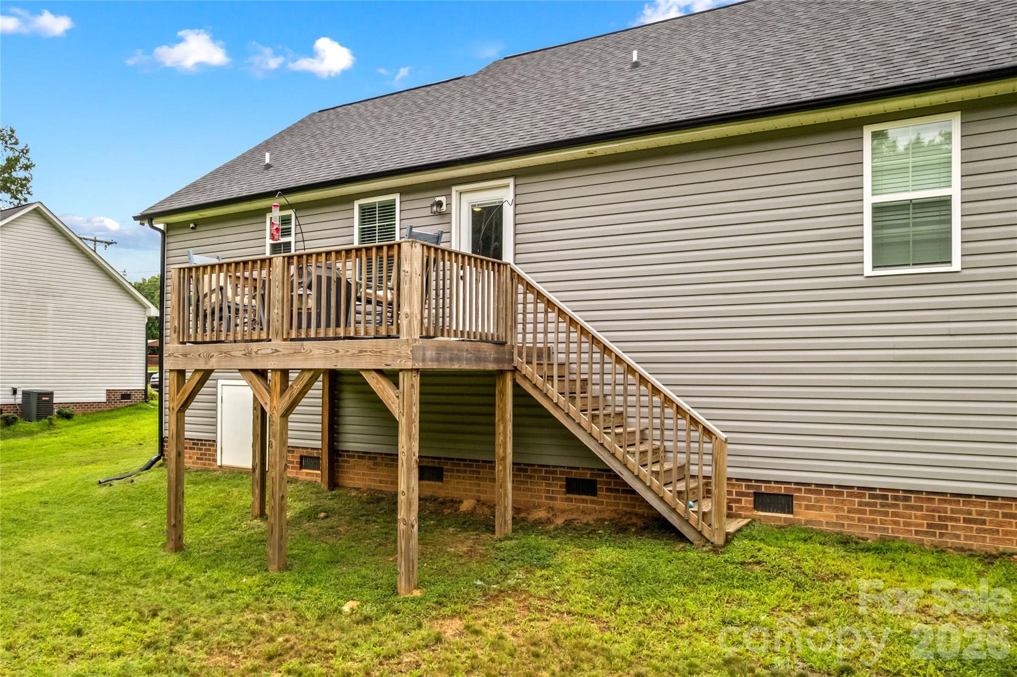 645 Harry Street Property Photo 28