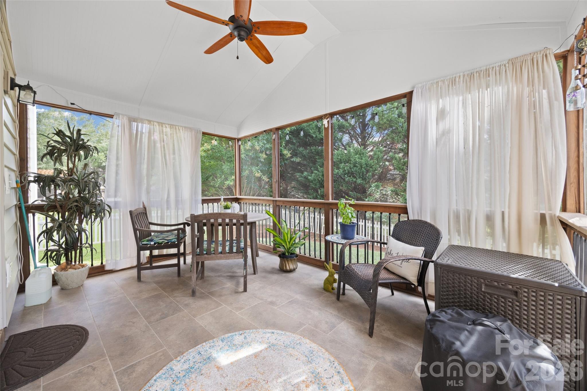 3339 Kingshire Way Property Photo 11