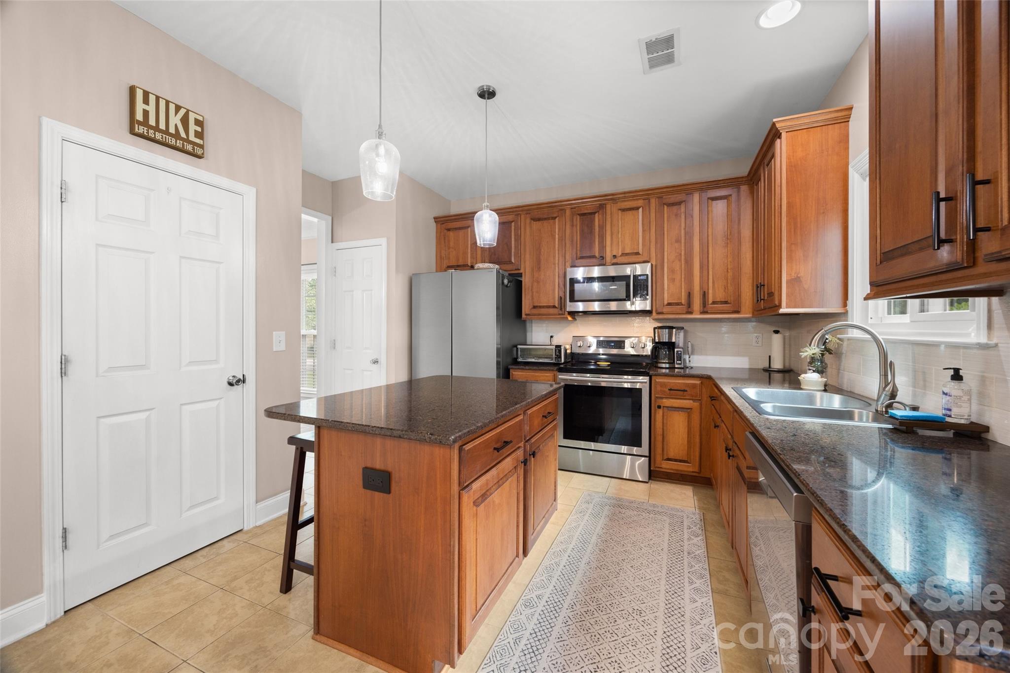 3339 Kingshire Way Property Photo 19