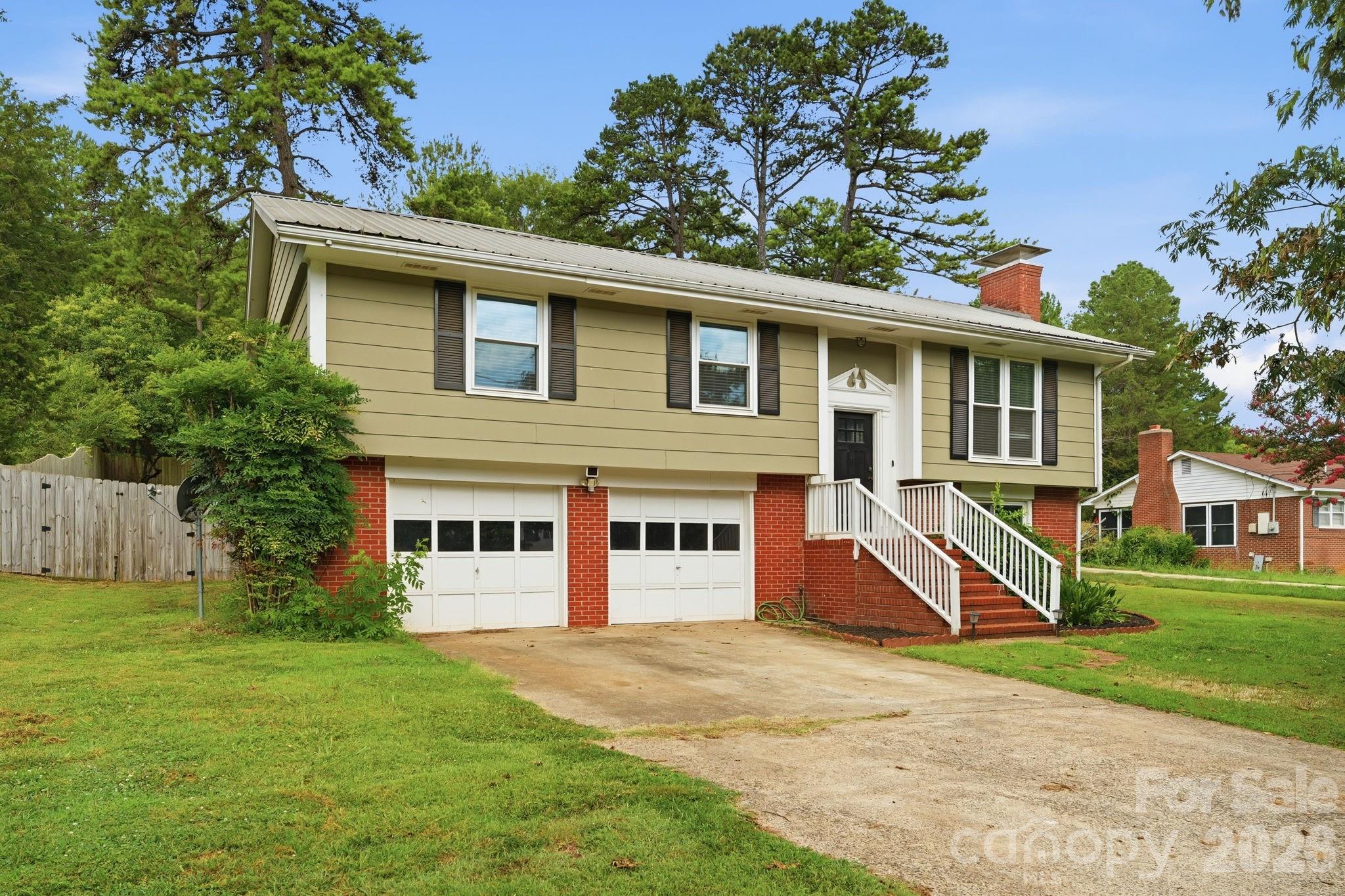 2080 South Point Road Property Photo 3