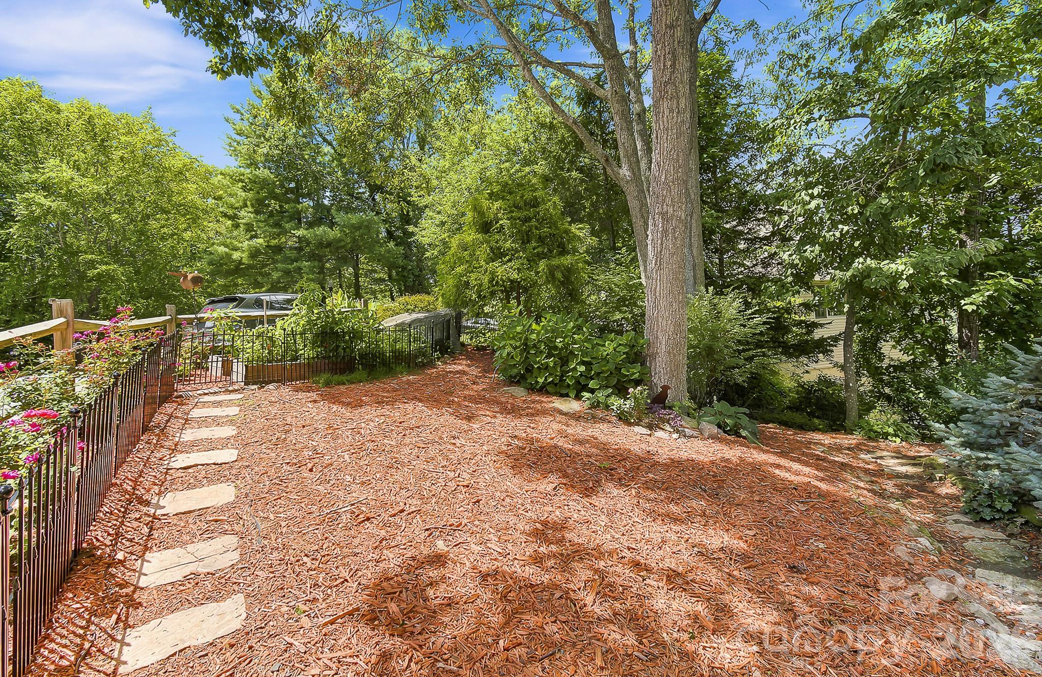 28 Secretariat Drive Property Photo 47