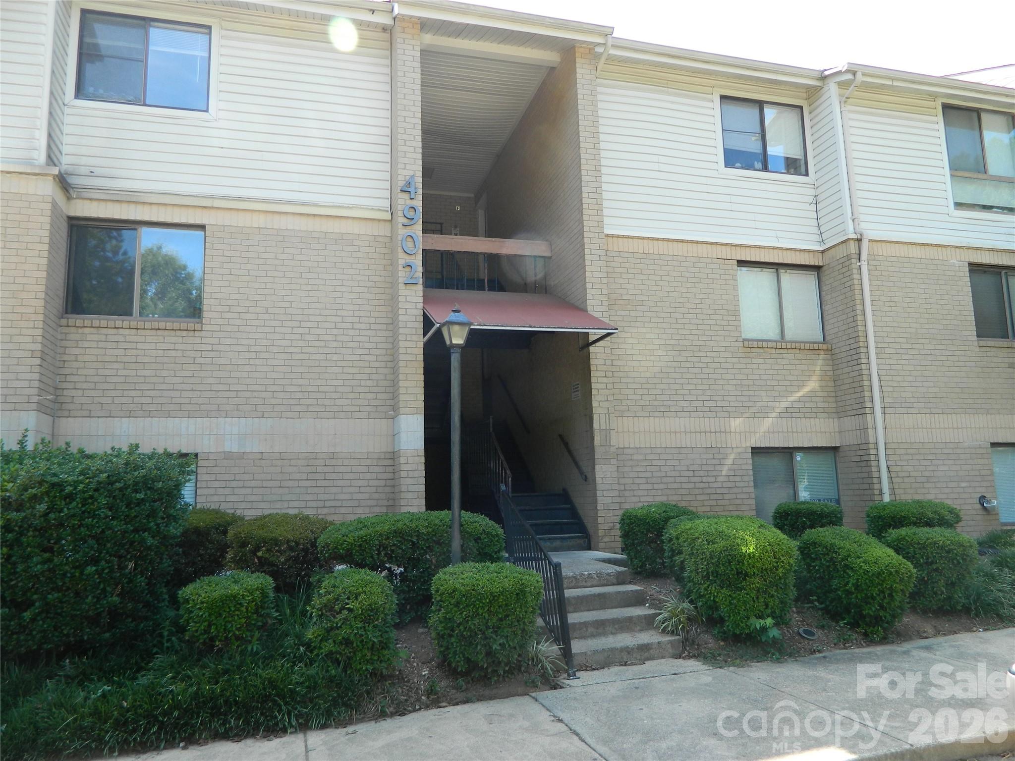 4902 Spring Lake Drive Property Photo 1