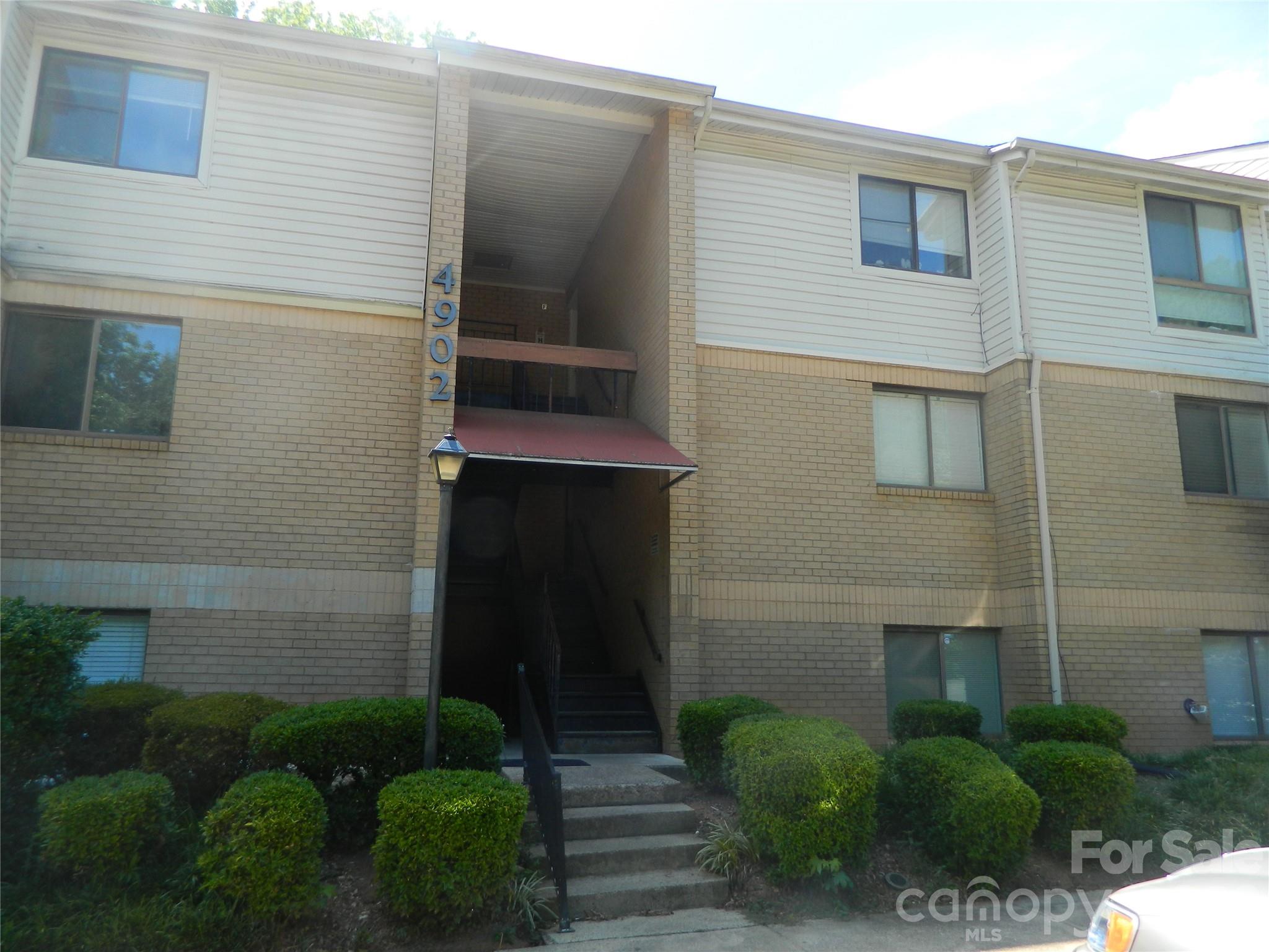 4902 Spring Lake Drive Property Photo 2