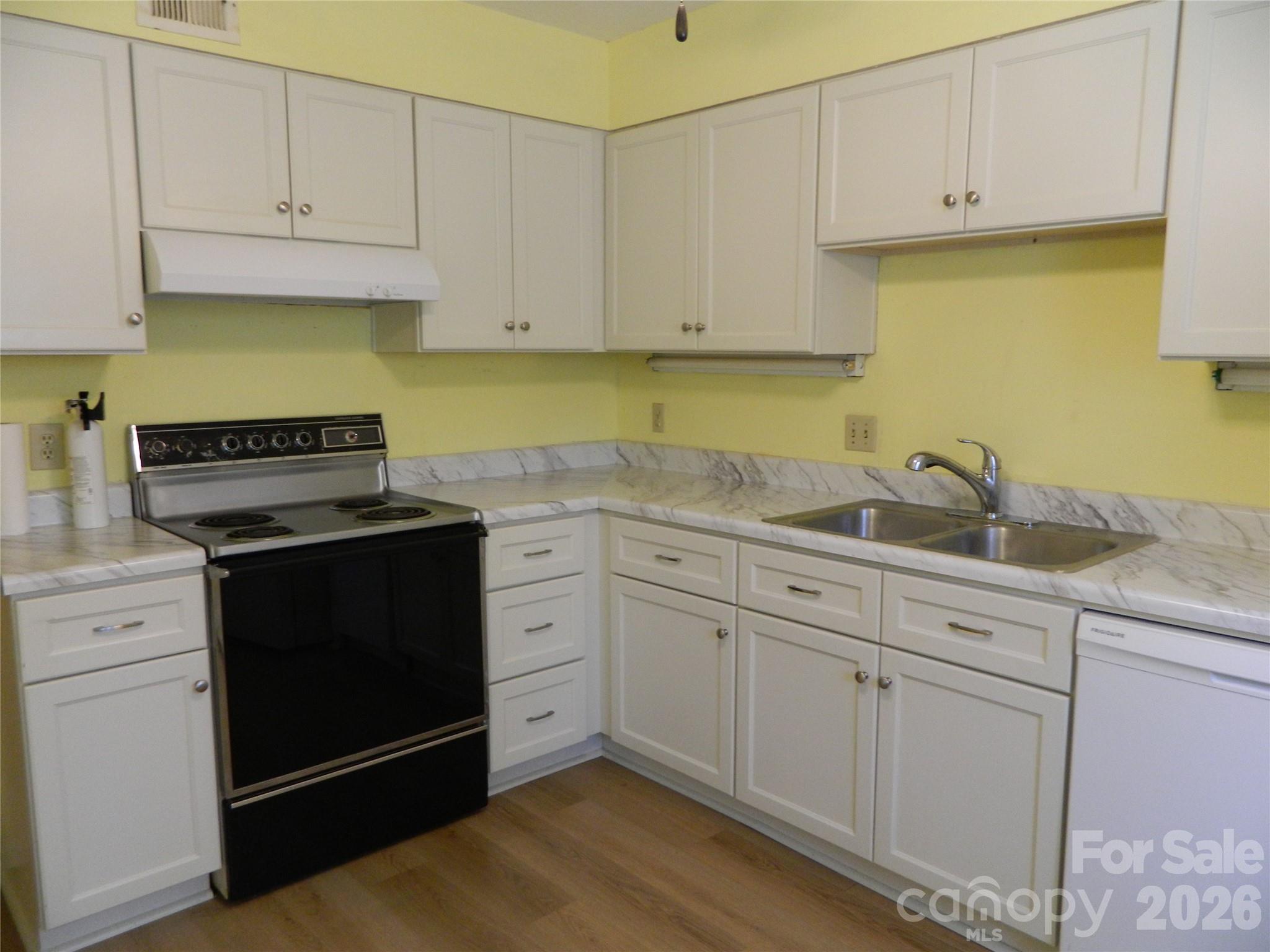 4902 Spring Lake Drive Property Photo 4