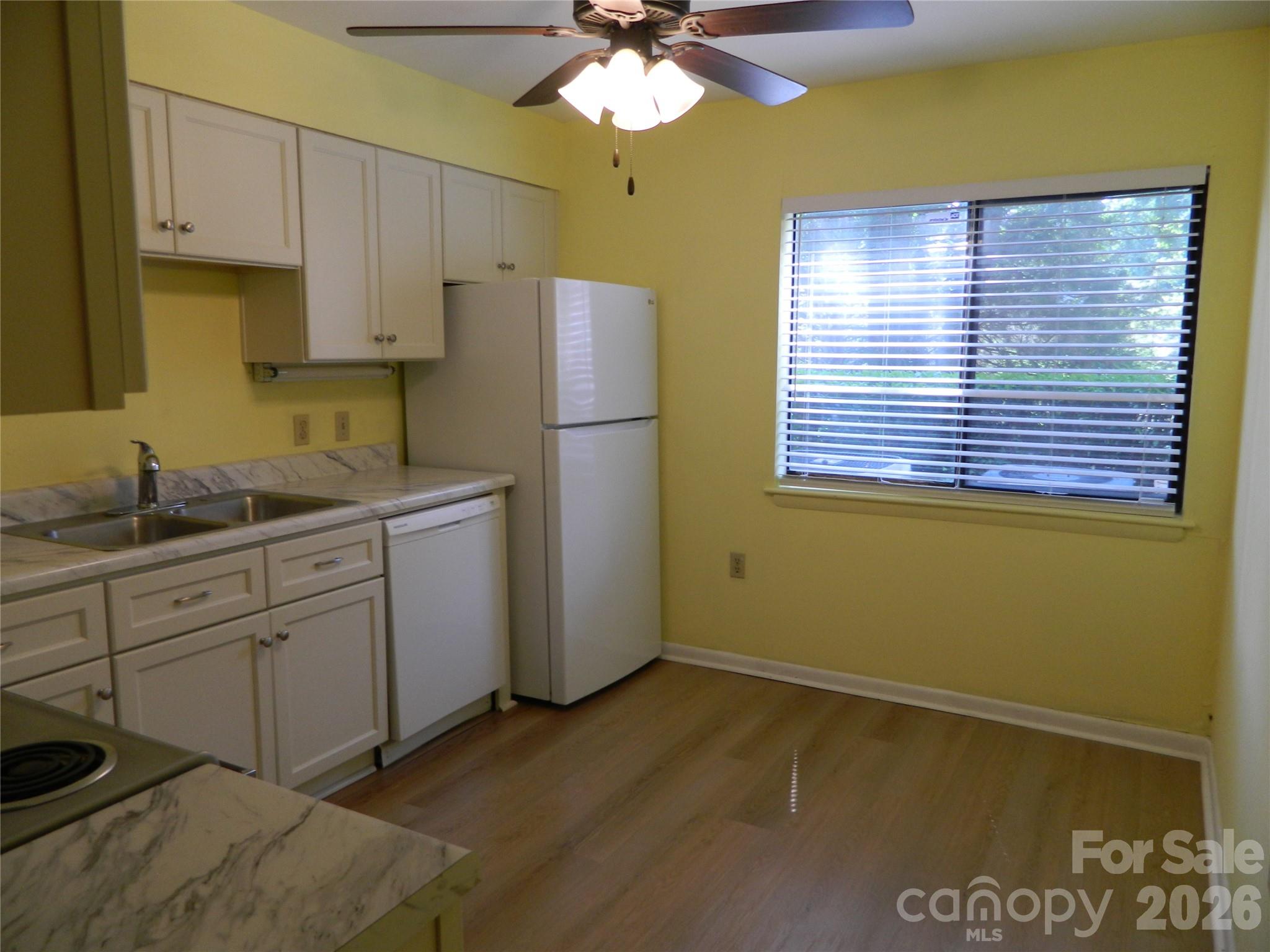 4902 Spring Lake Drive Property Photo 5