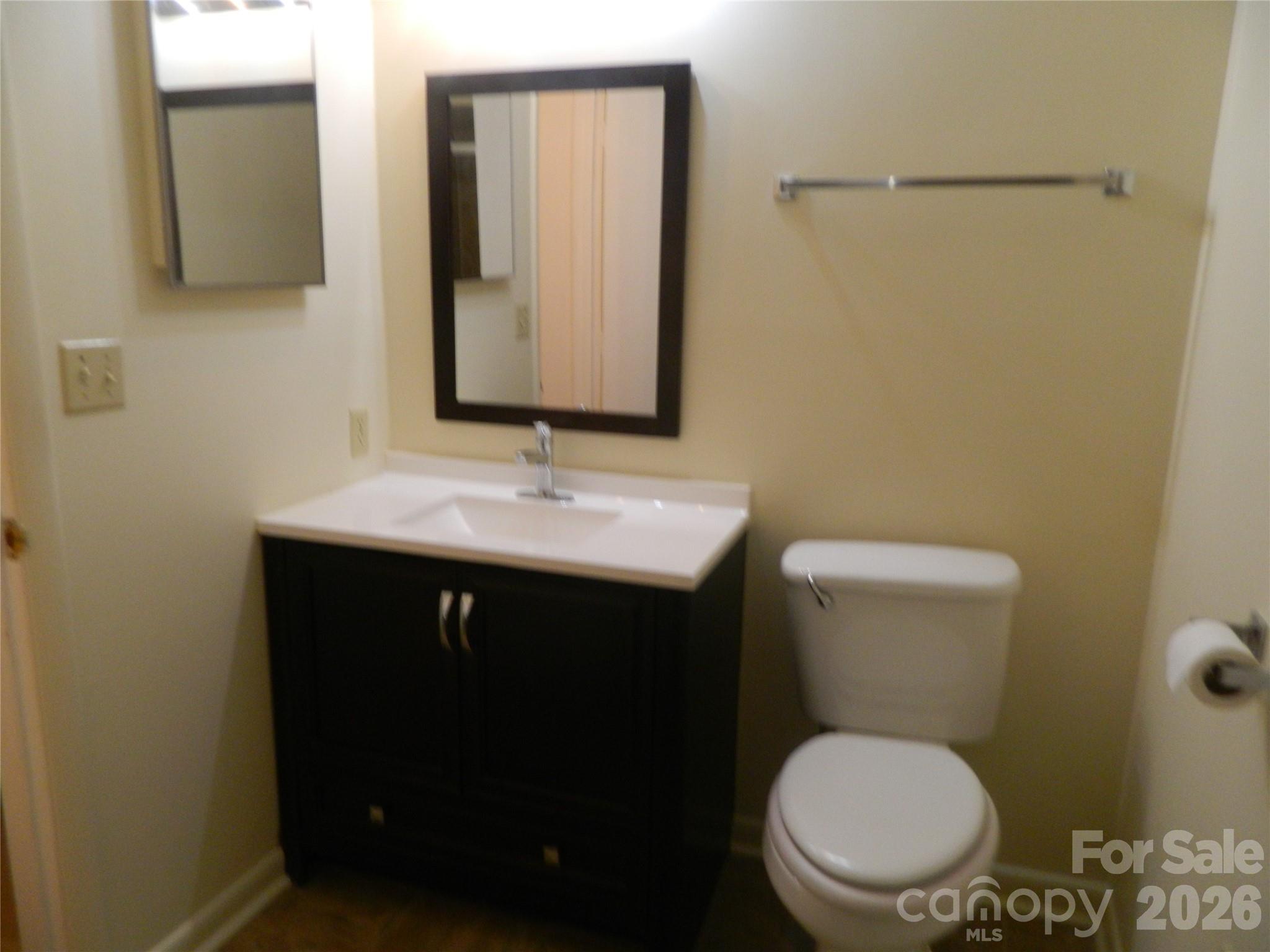4902 Spring Lake Drive Property Photo 10