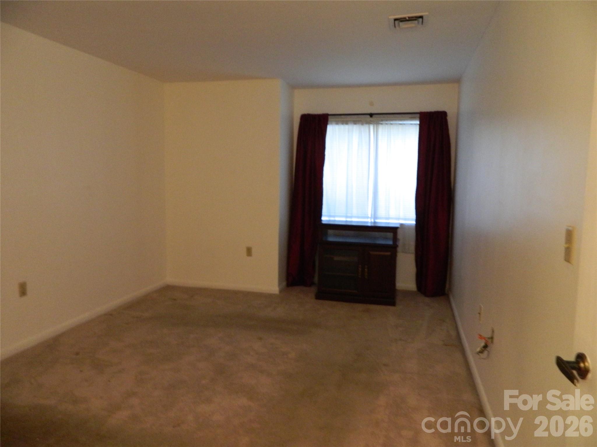4902 Spring Lake Drive Property Photo 12
