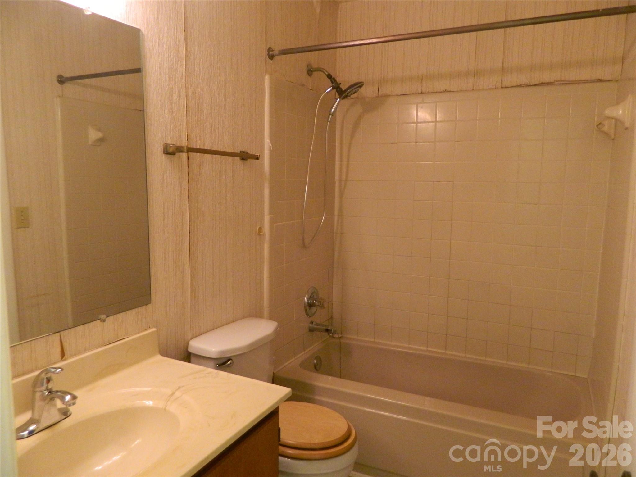 4902 Spring Lake Drive Property Photo 13