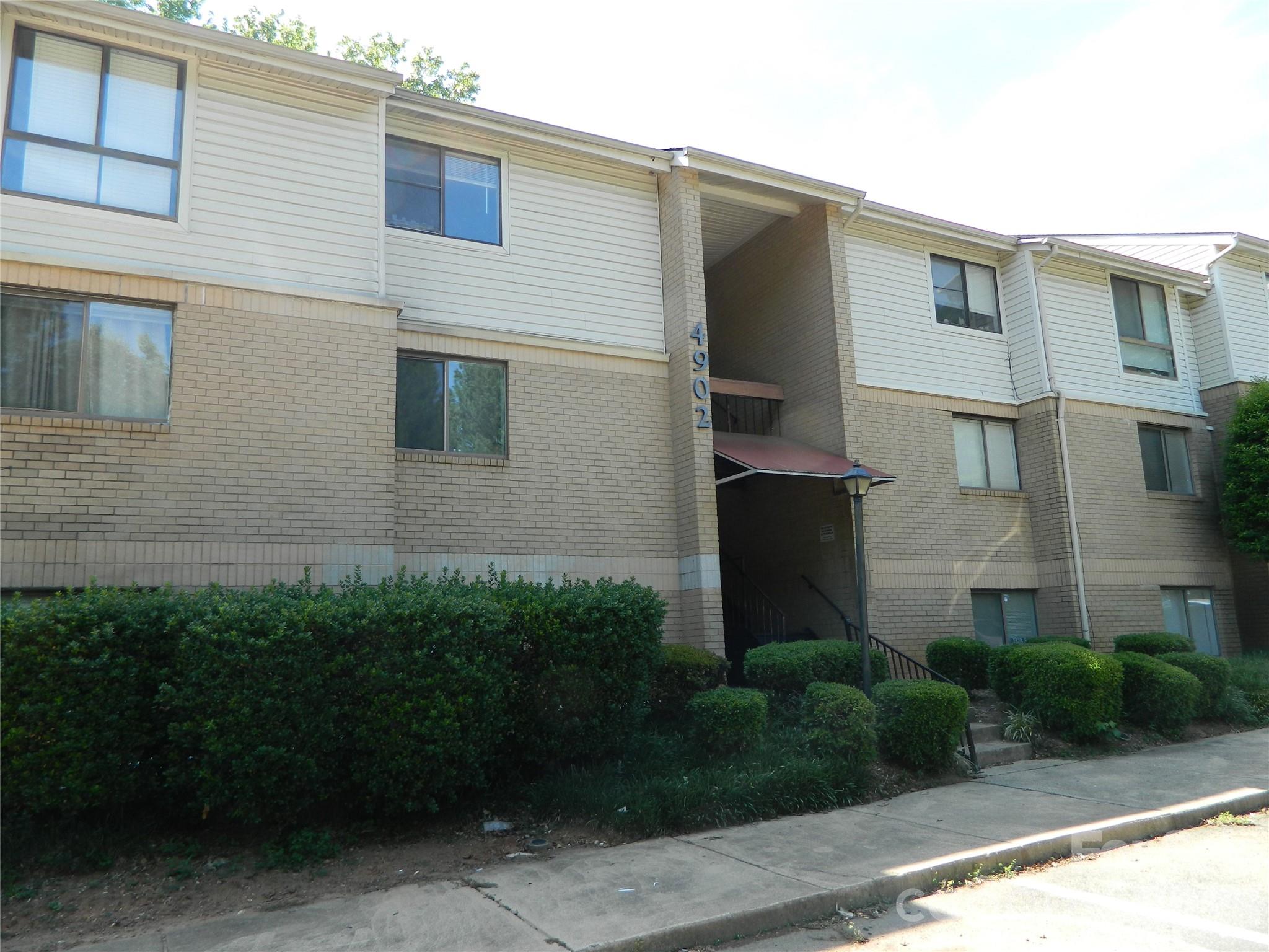 4902 Spring Lake Drive Property Photo 16