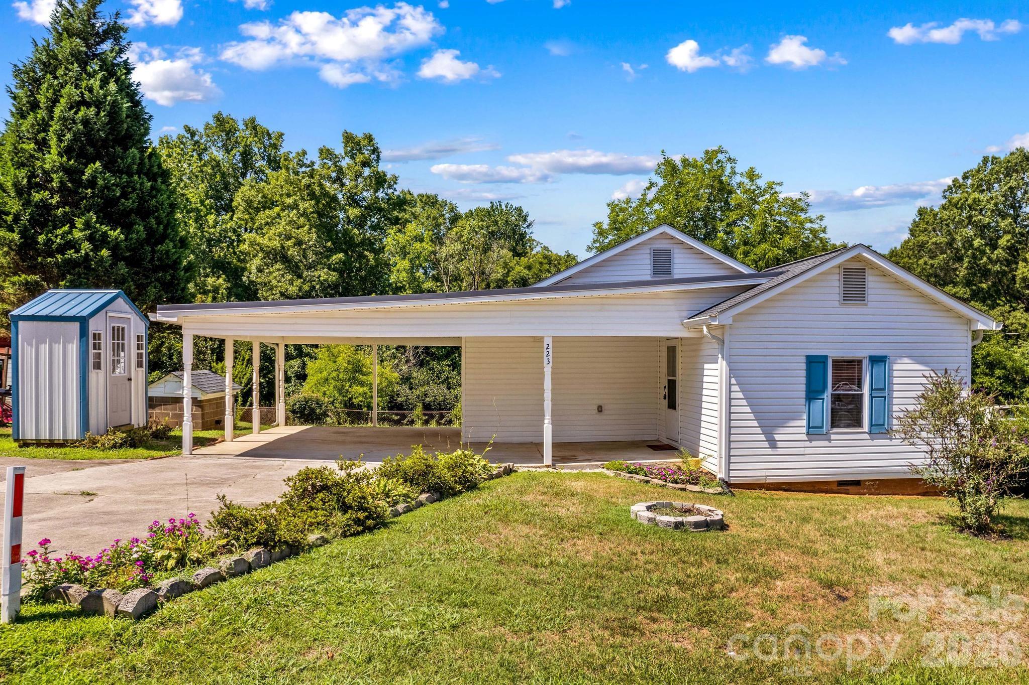 223 Nesbit Drive Property Photo 3