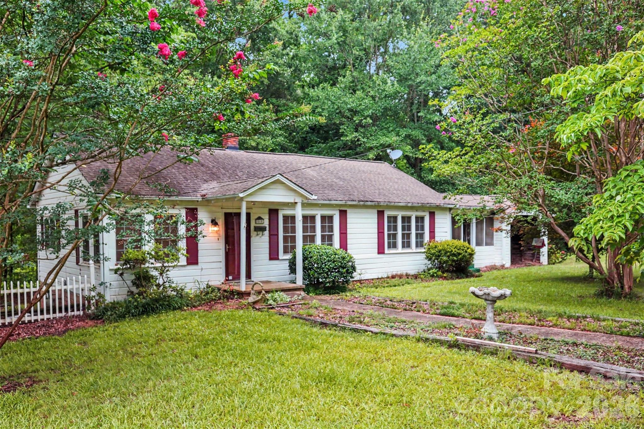 515 N Hill Street Property Photo 3