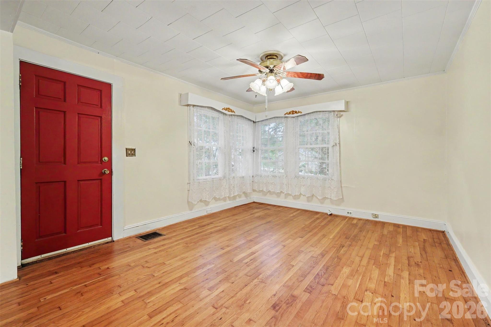 515 N Hill Street Property Photo 7