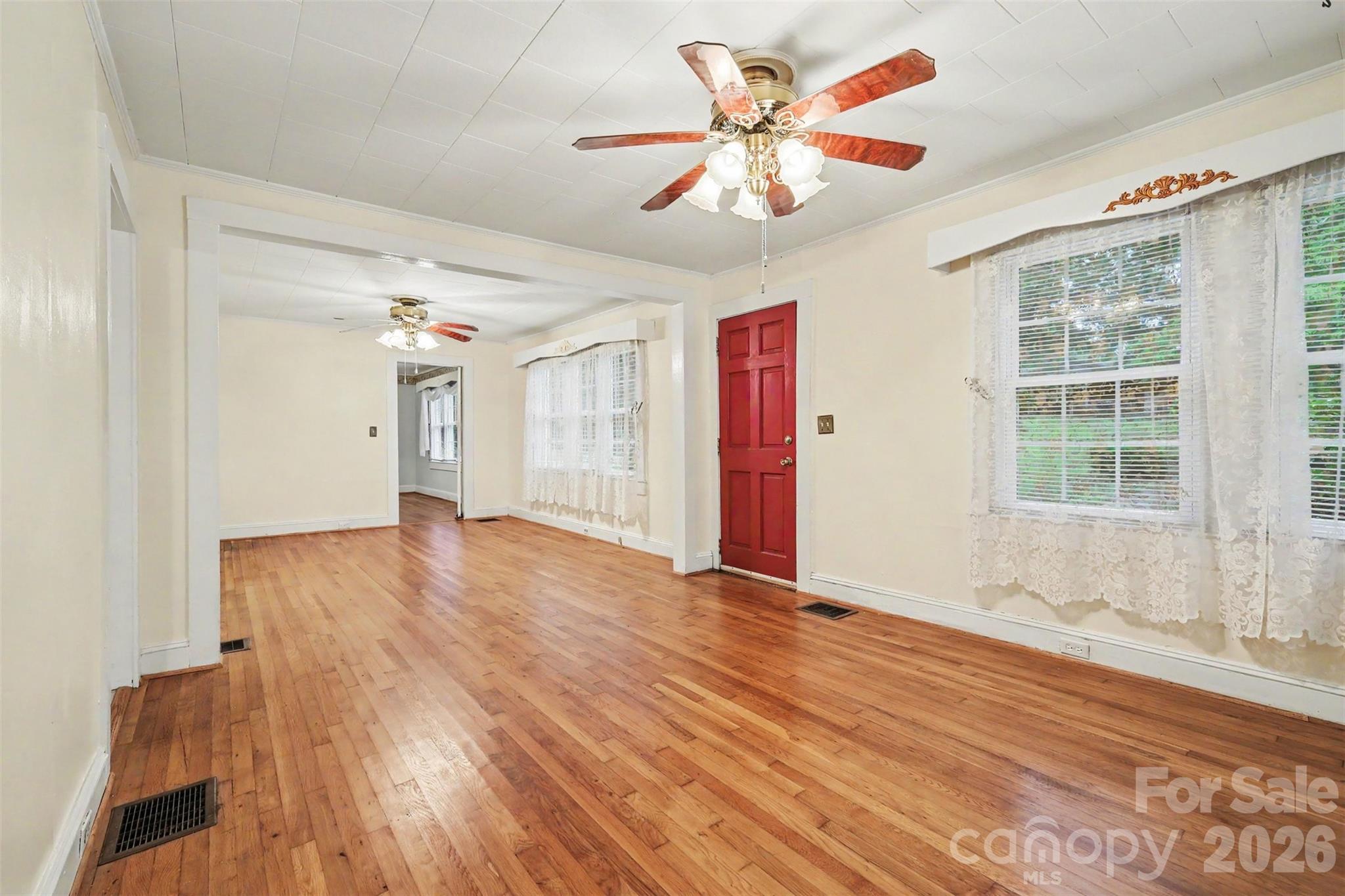515 N Hill Street Property Photo 8