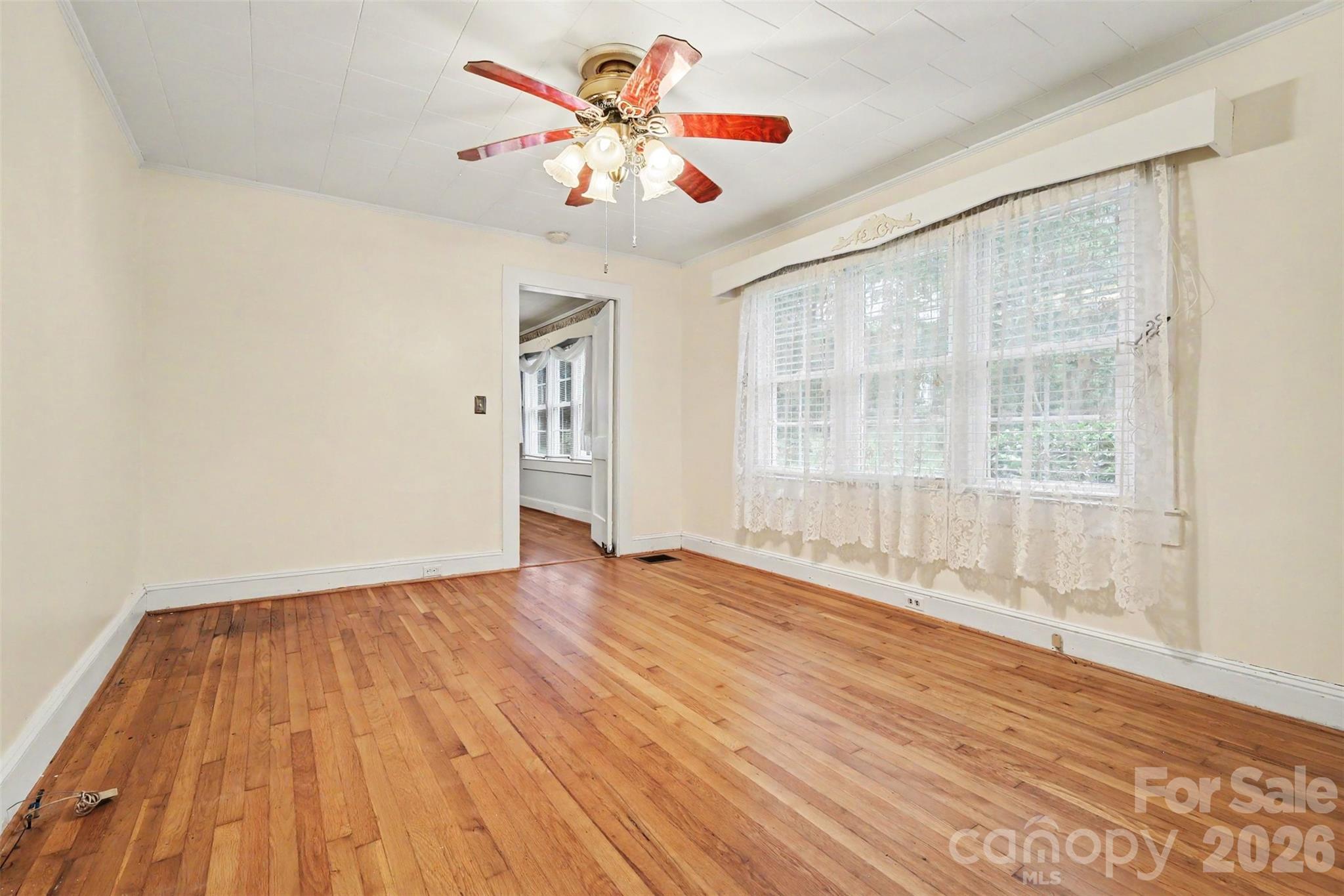 515 N Hill Street Property Photo 11