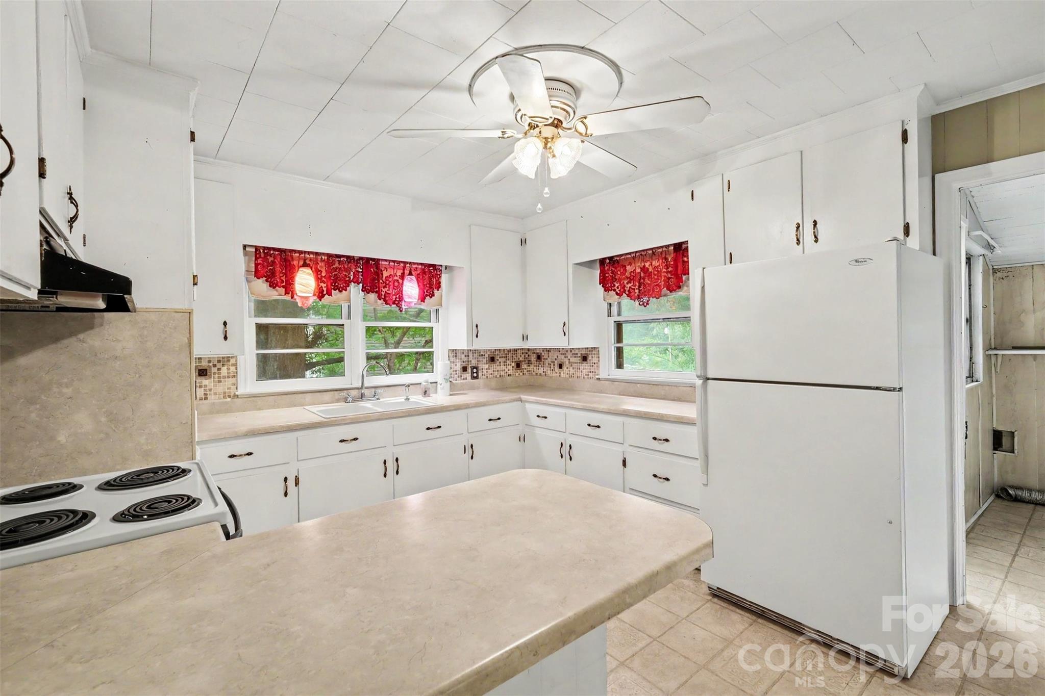 515 N Hill Street Property Photo 13