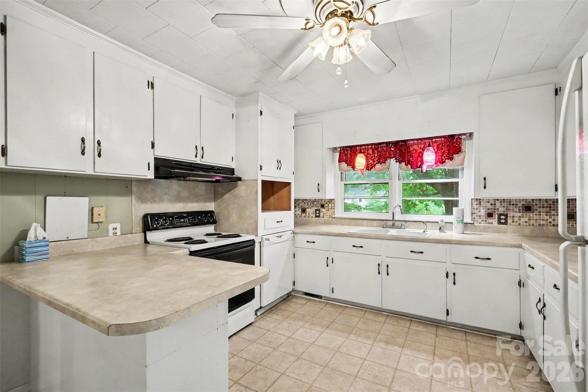 515 N Hill Street Property Photo 16