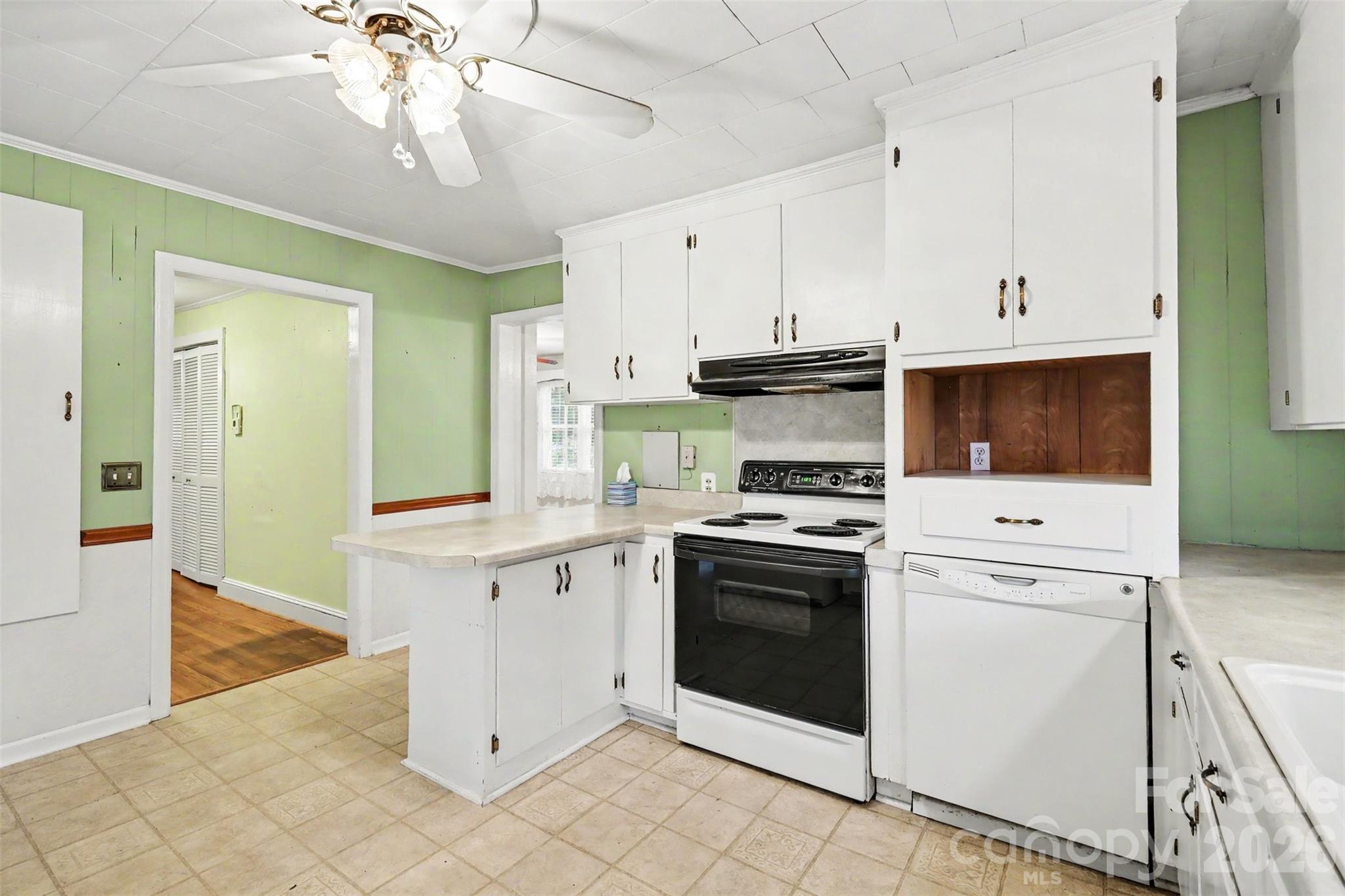 515 N Hill Street Property Photo 17