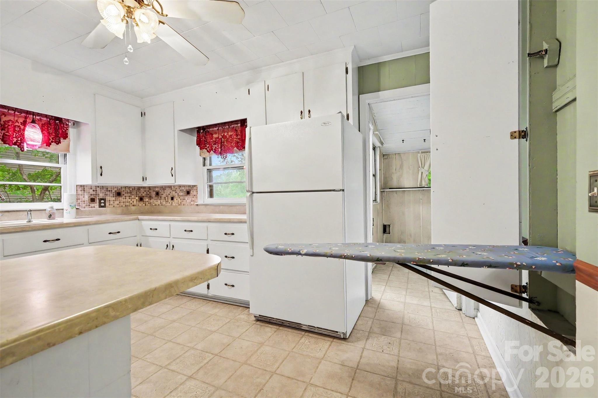 515 N Hill Street Property Photo 20