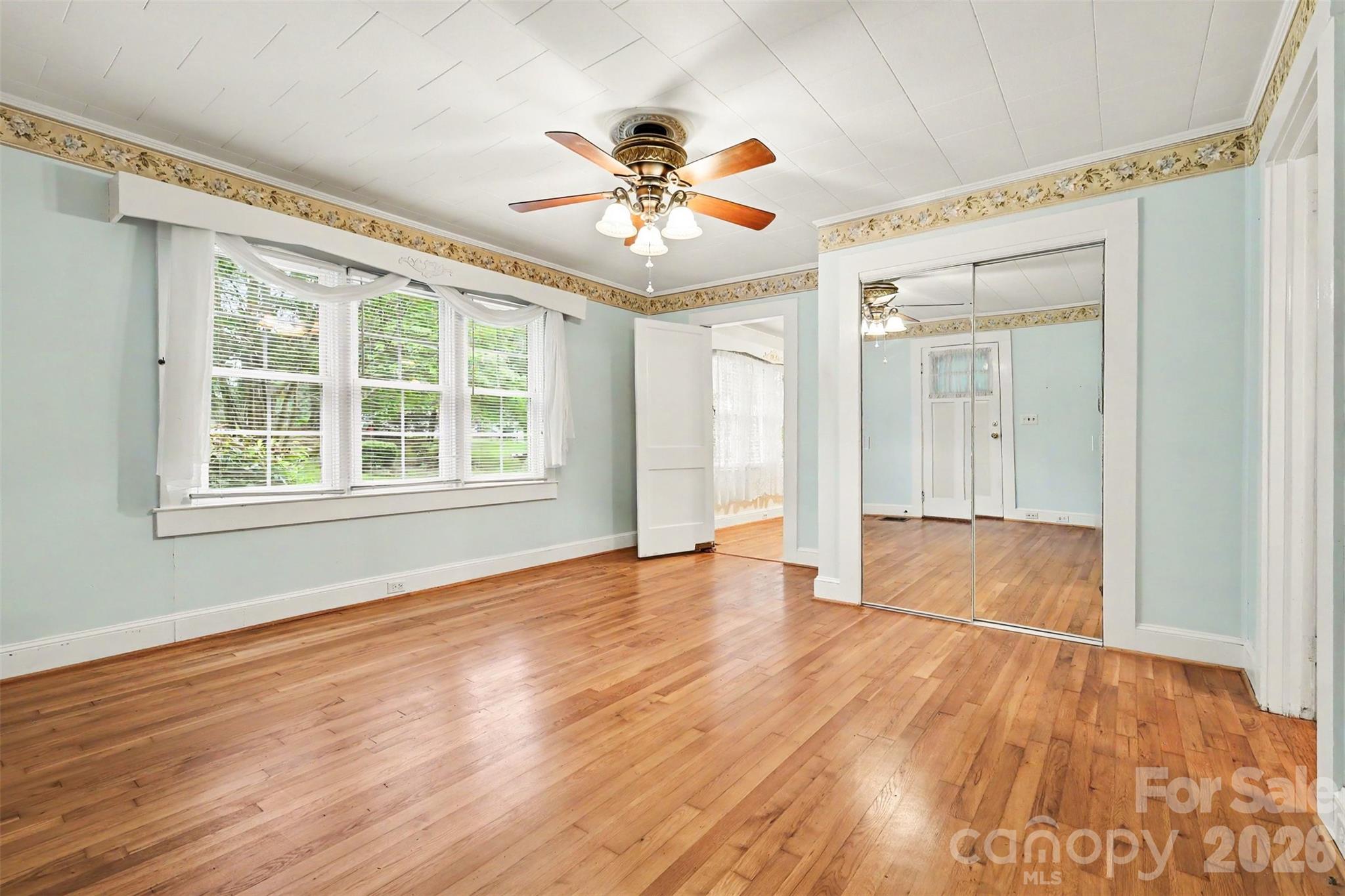 515 N Hill Street Property Photo 29