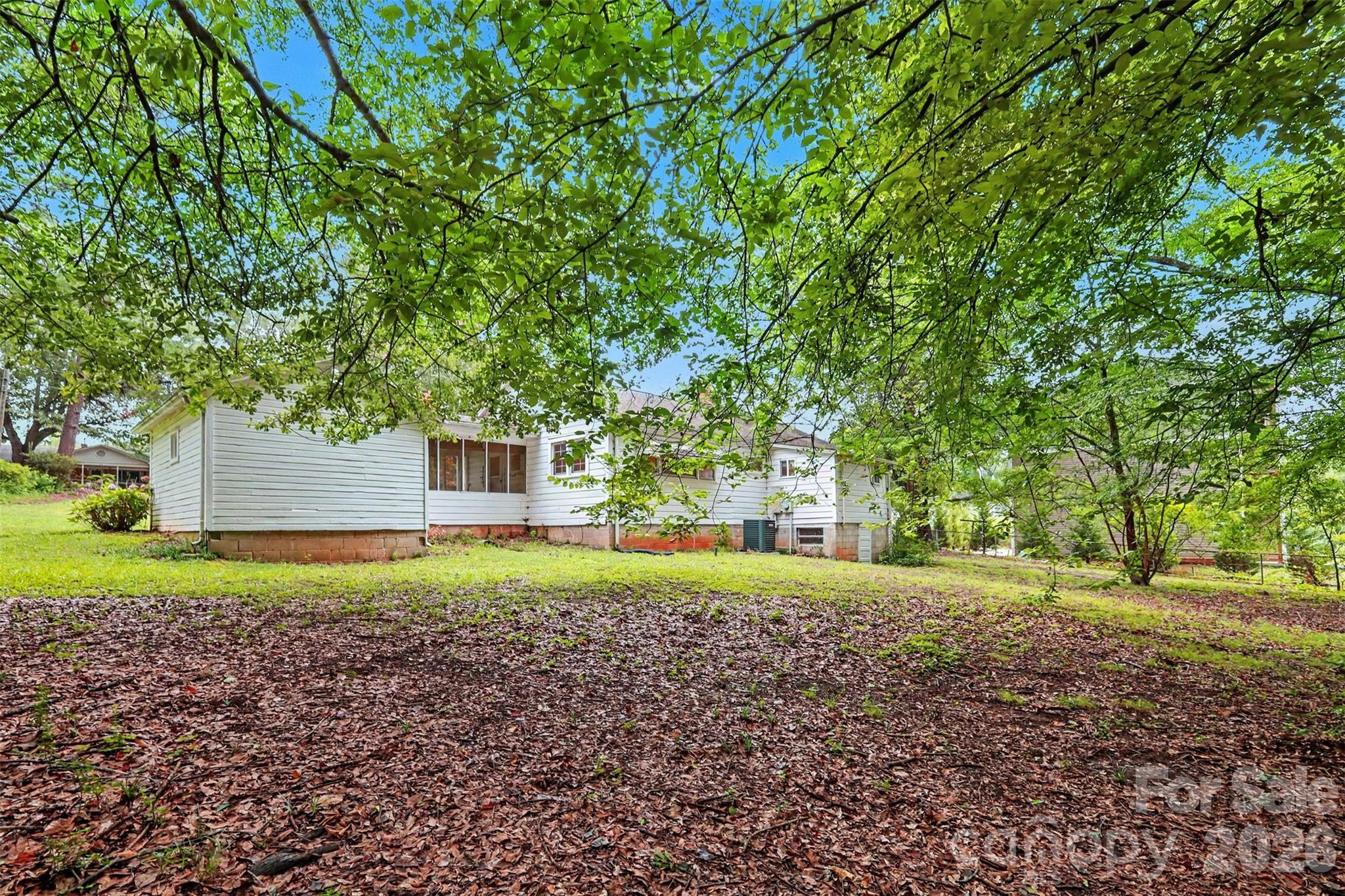 515 N Hill Street Property Photo 35