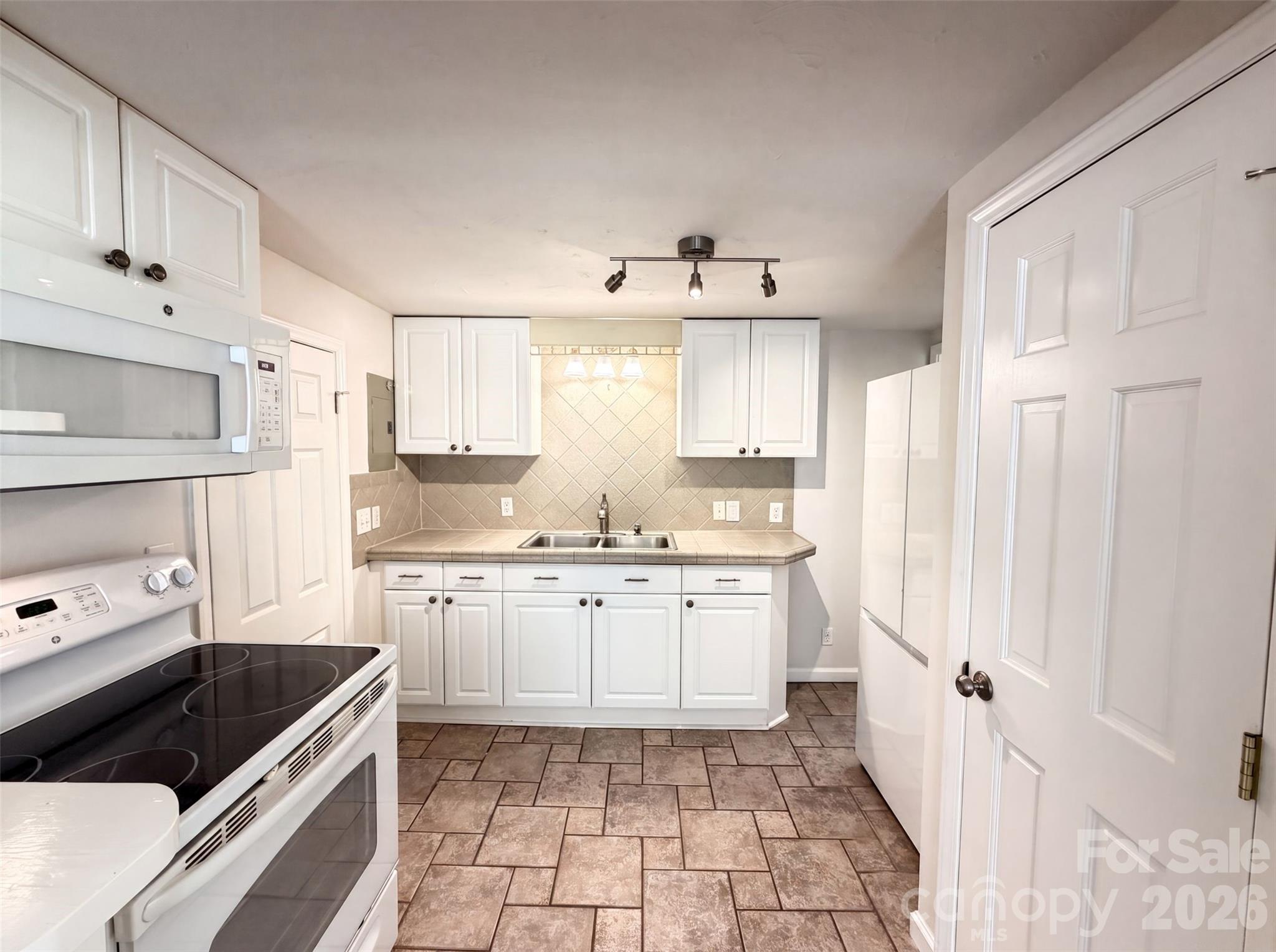 9801 Hannon Road Property Photo 6