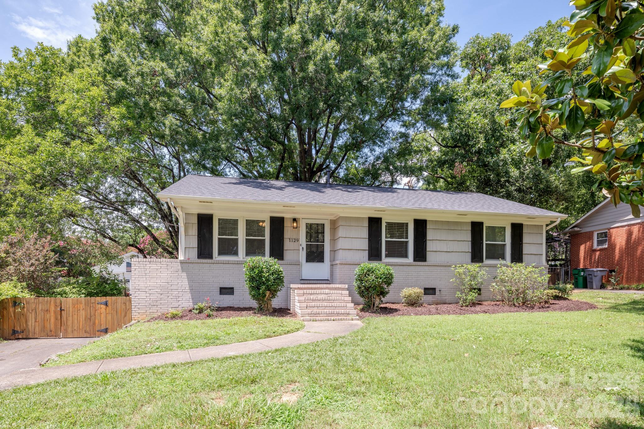 1129 Eastview Drive Property Photo 1