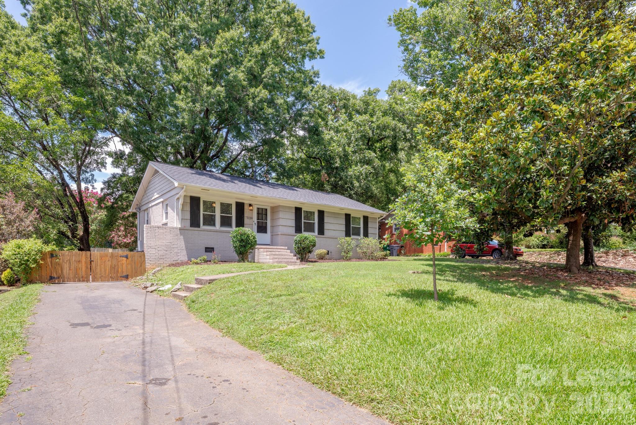 1129 Eastview Drive Property Photo 2