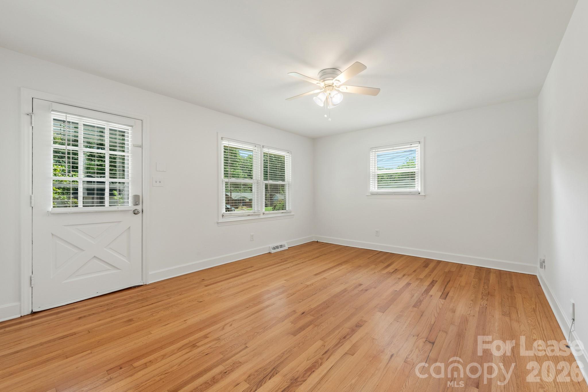 1129 Eastview Drive Property Photo 4
