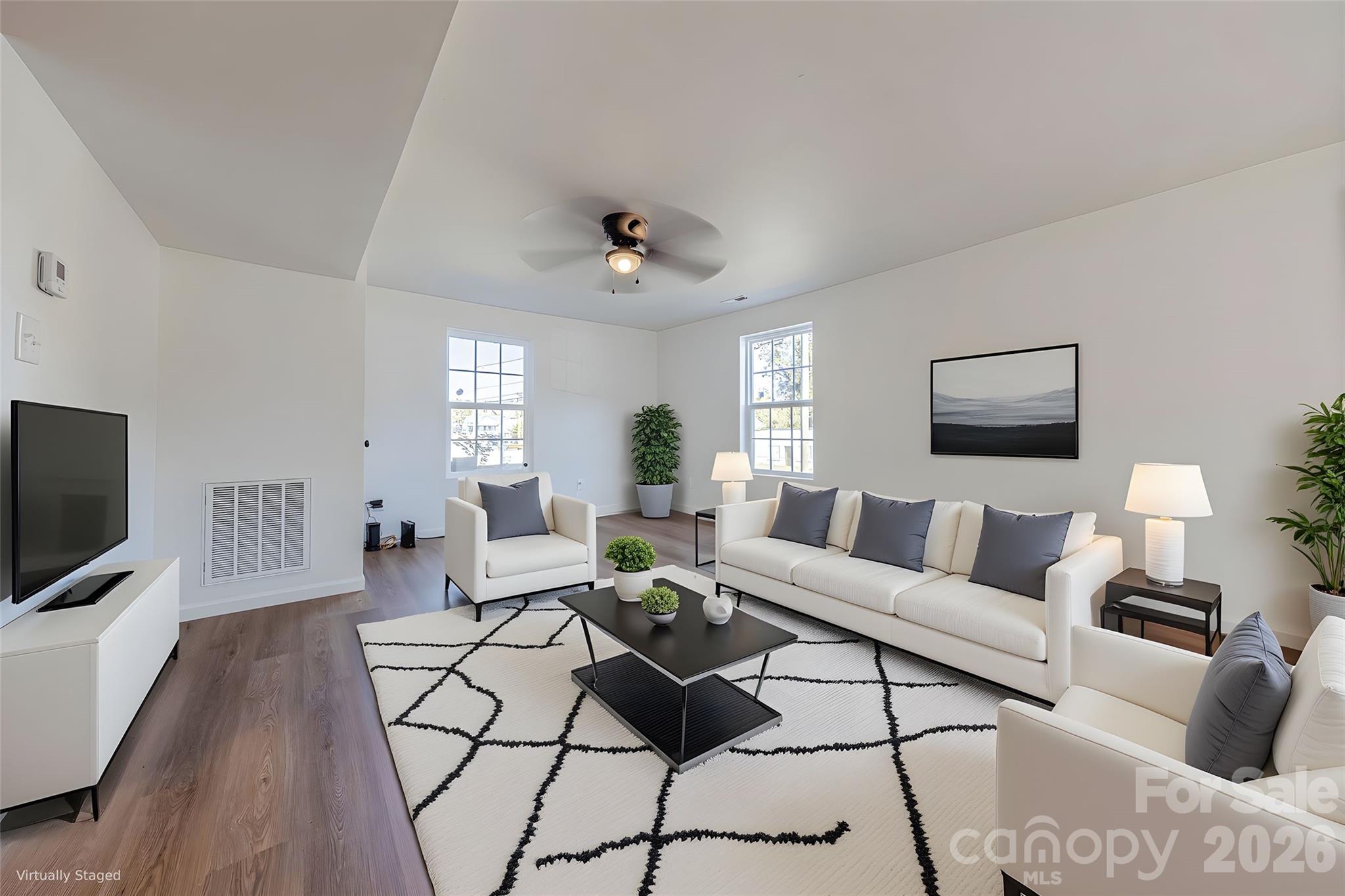 214 E Washington Avenue Property Photo 1