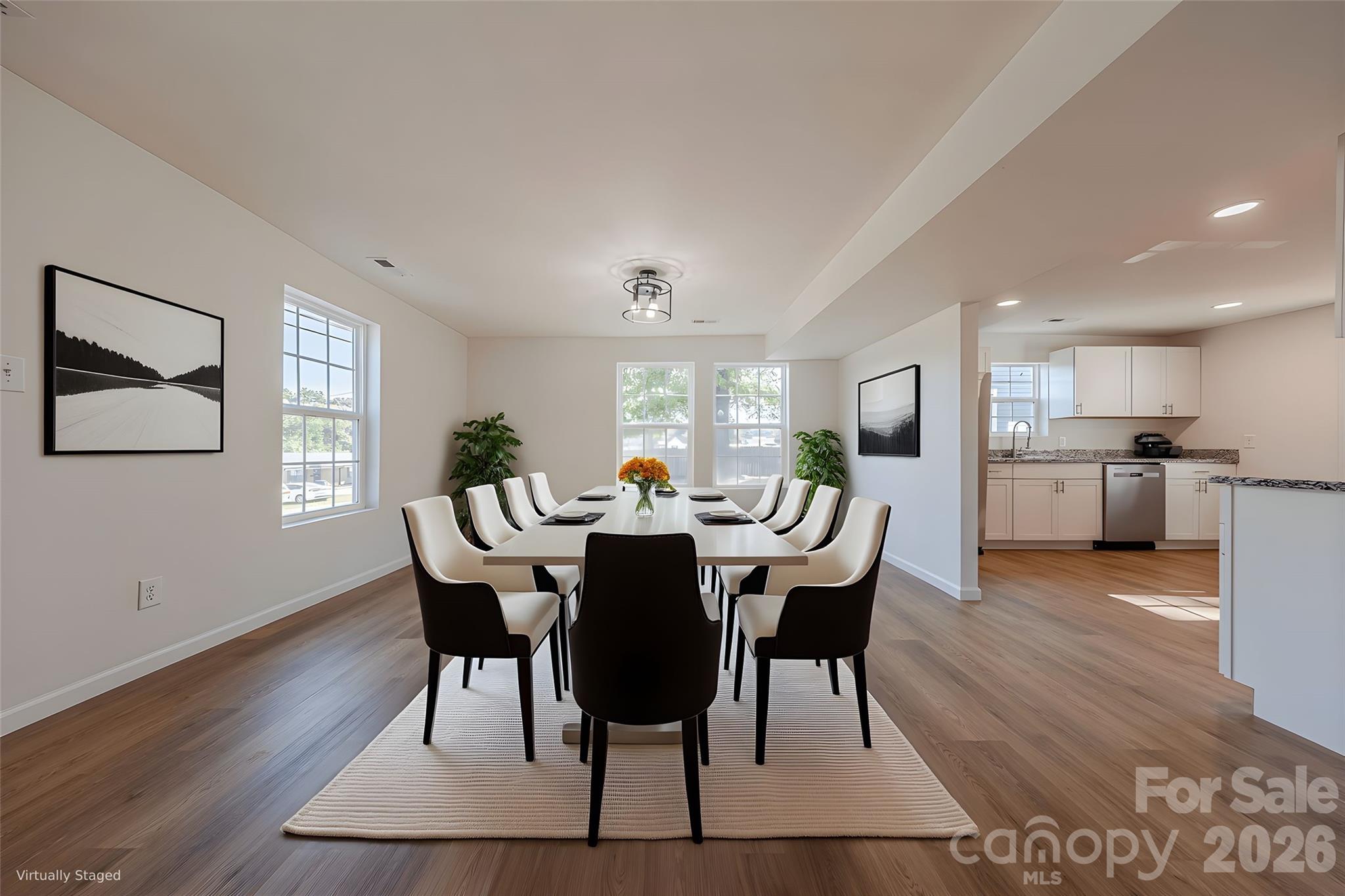 214 E Washington Avenue Property Photo 2
