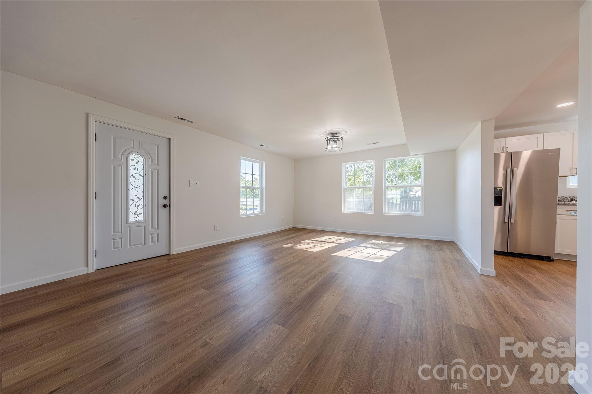 214 E Washington Avenue Property Photo 9