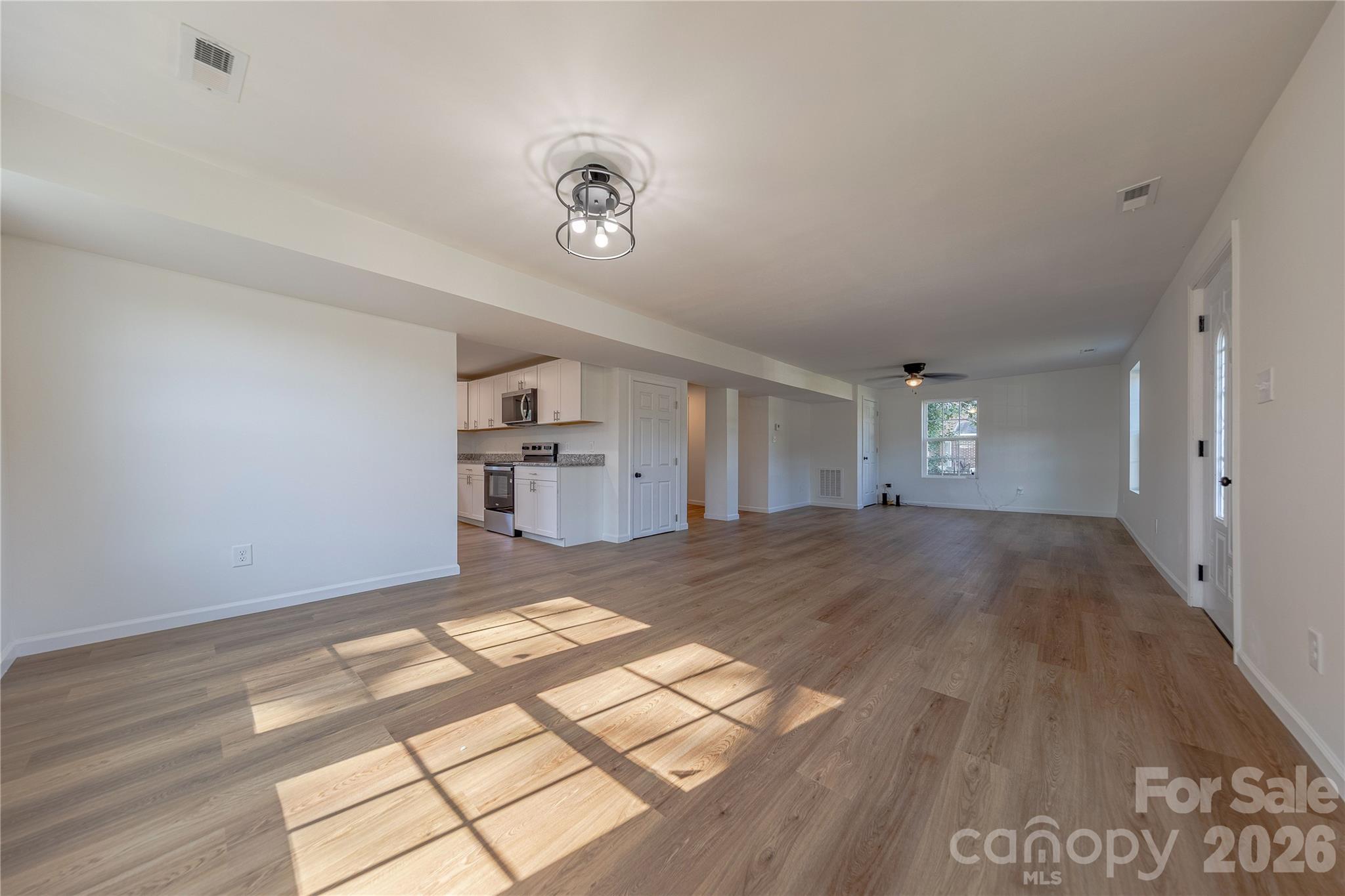214 E Washington Avenue Property Photo 10