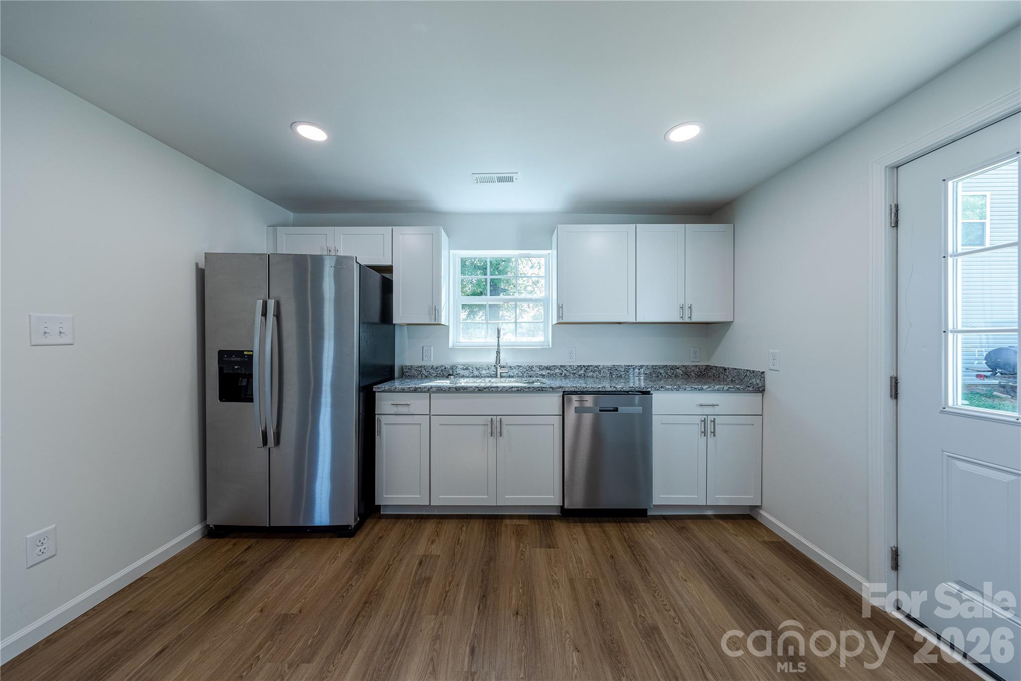 214 E Washington Avenue Property Photo 11