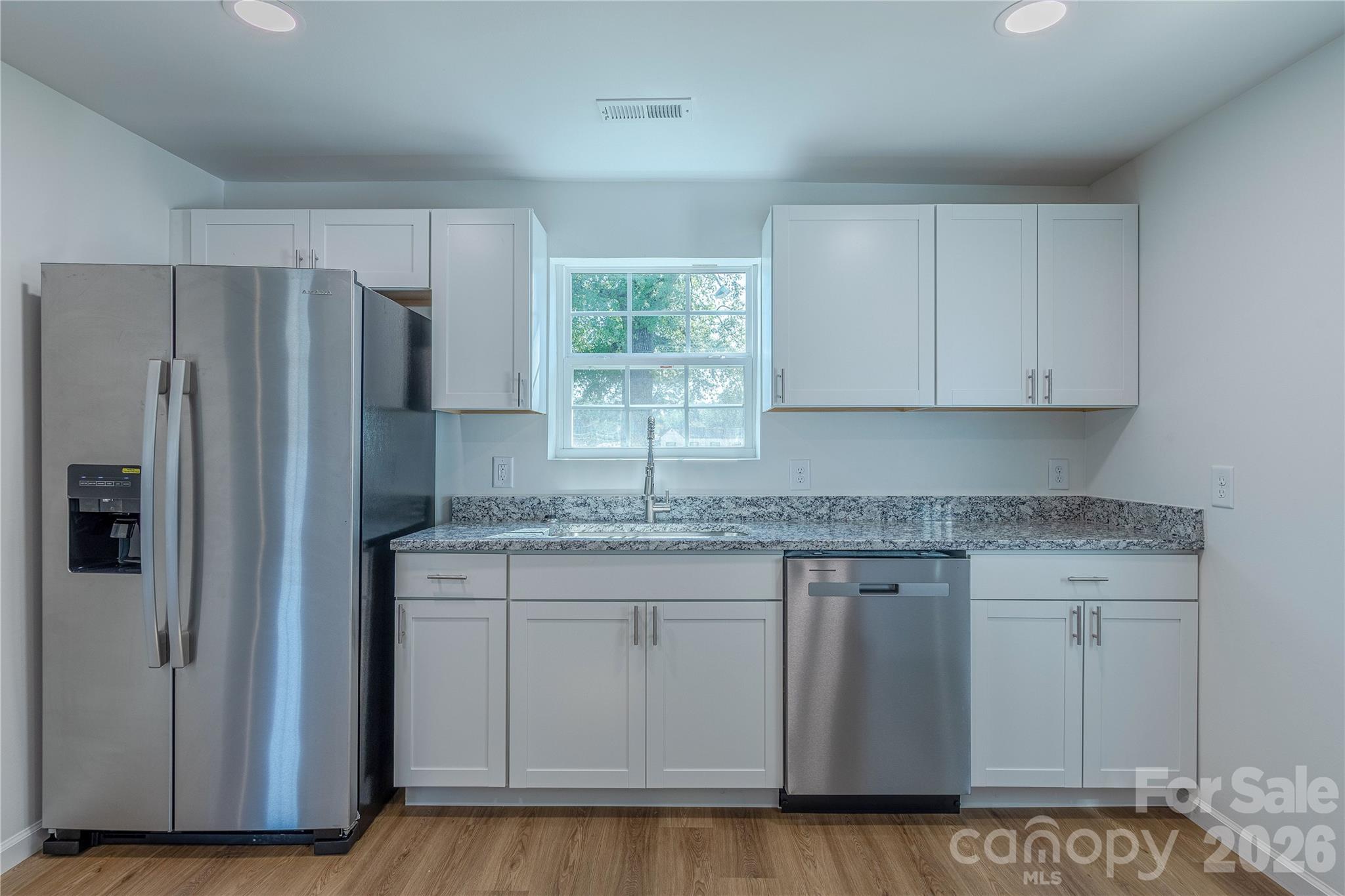 214 E Washington Avenue Property Photo 12