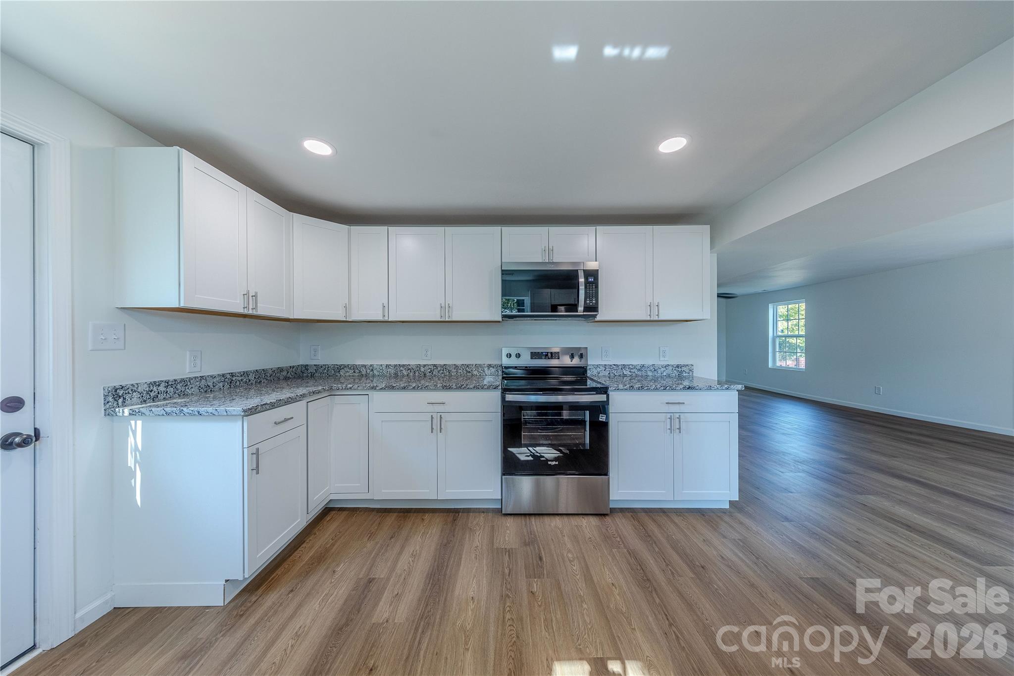 214 E Washington Avenue Property Photo 13