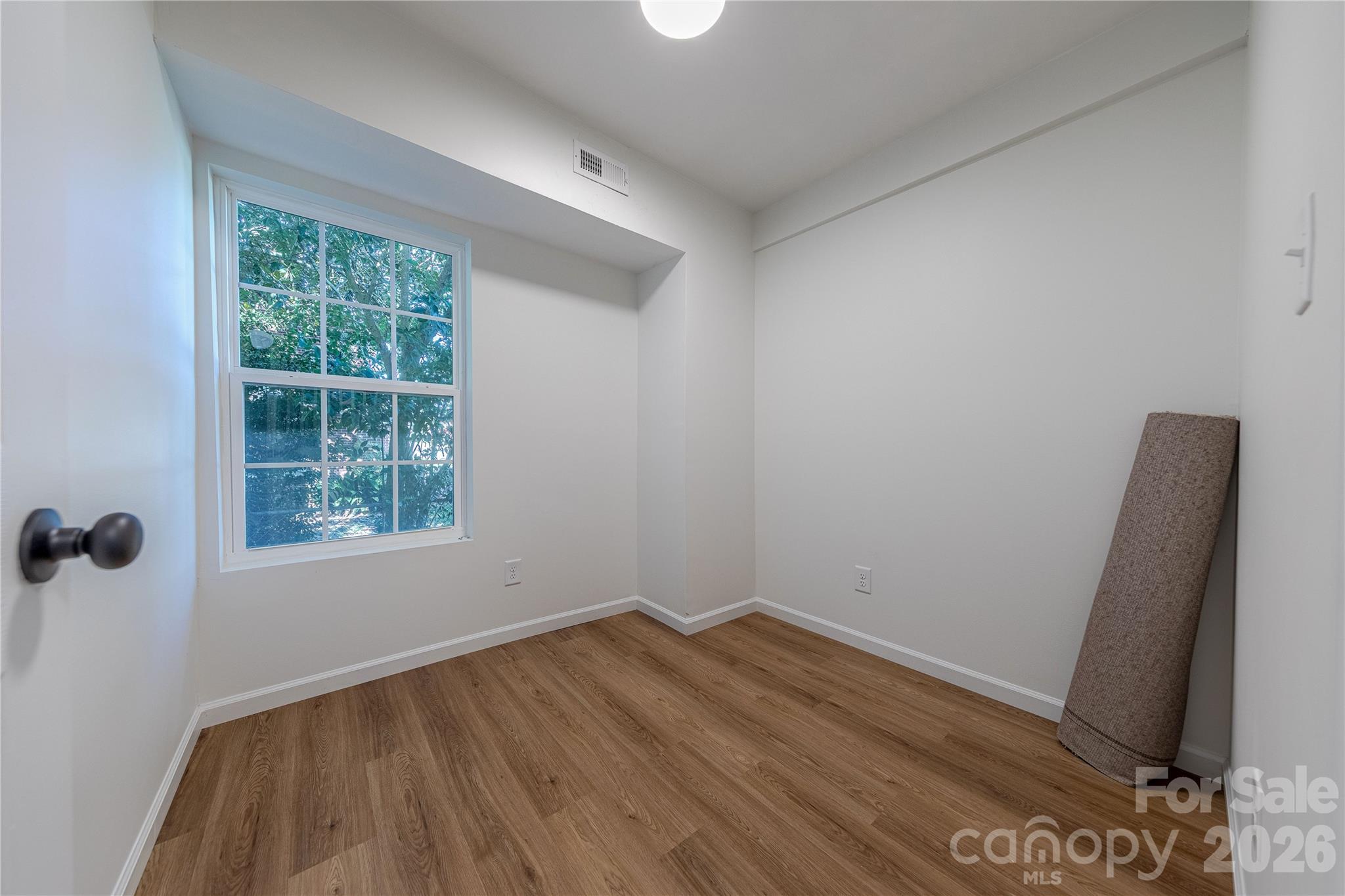 214 E Washington Avenue Property Photo 15