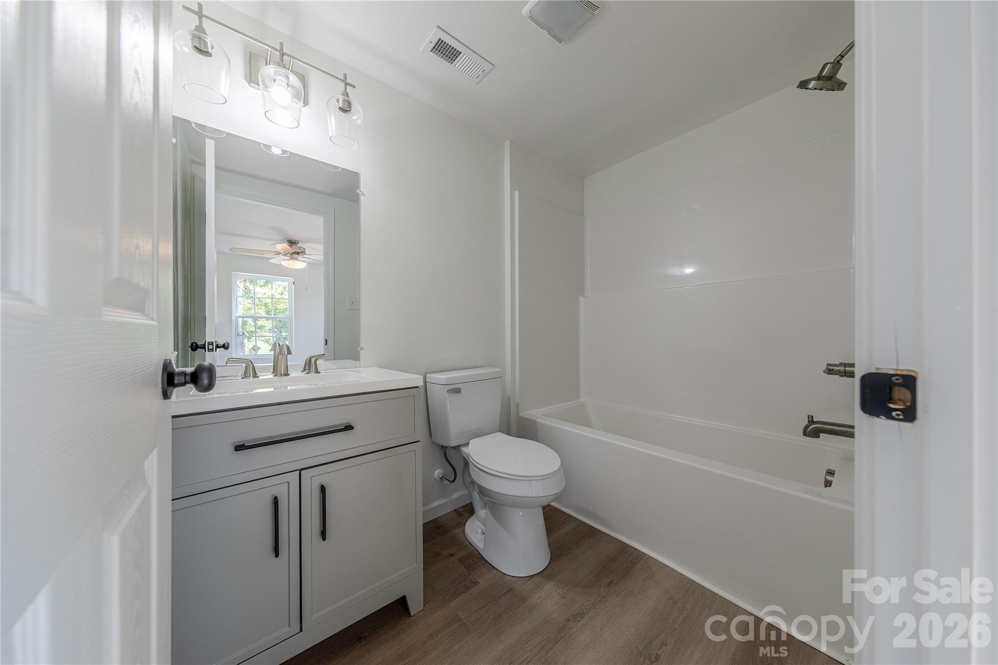 214 E Washington Avenue Property Photo 16
