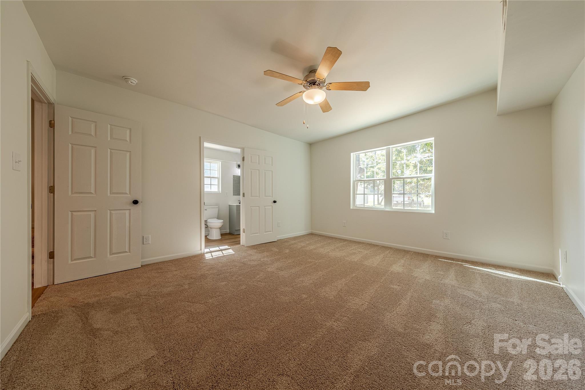 214 E Washington Avenue Property Photo 17