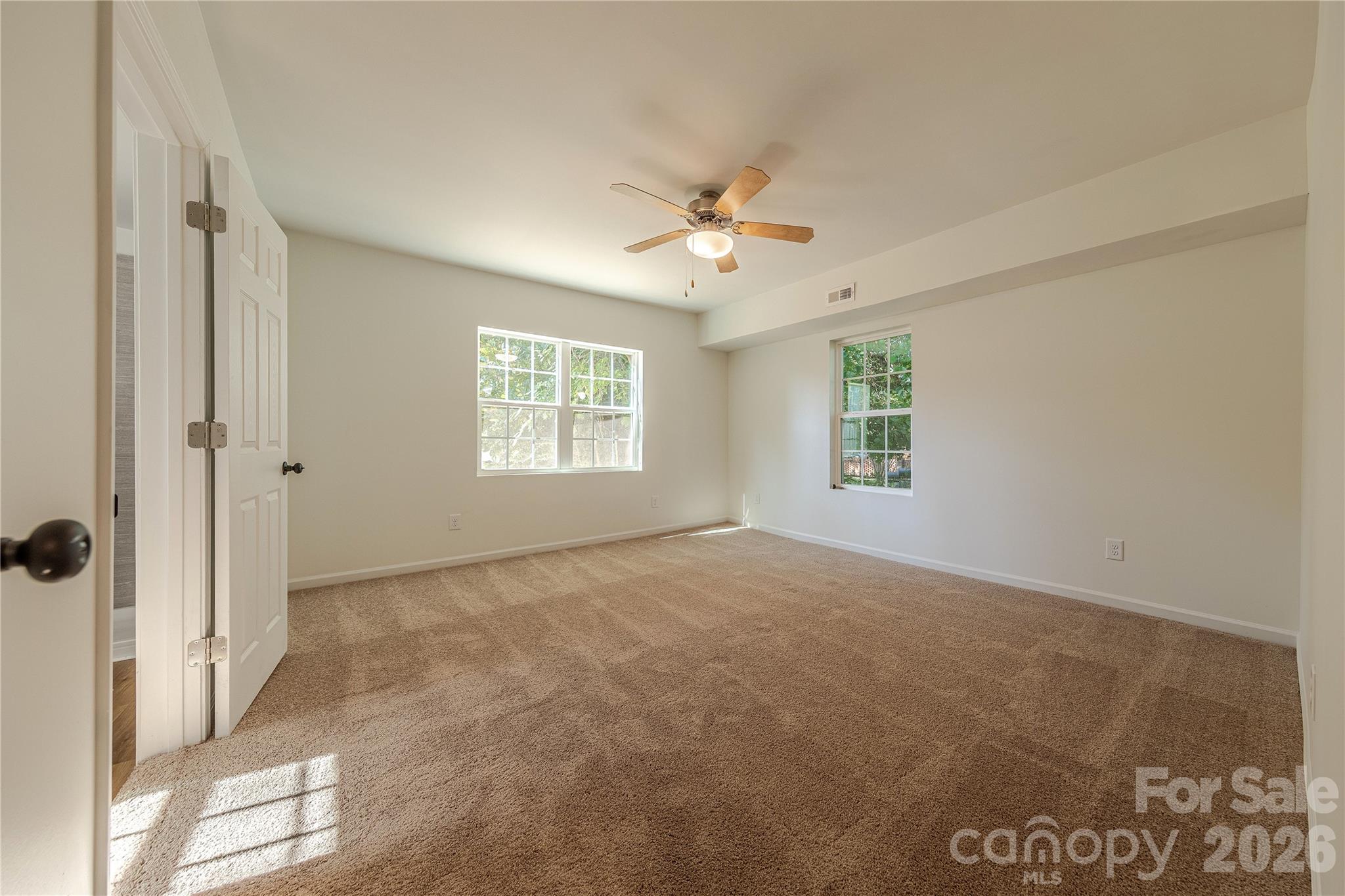 214 E Washington Avenue Property Photo 19