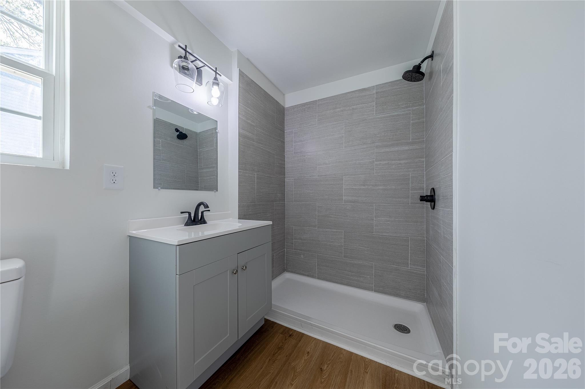 214 E Washington Avenue Property Photo 20